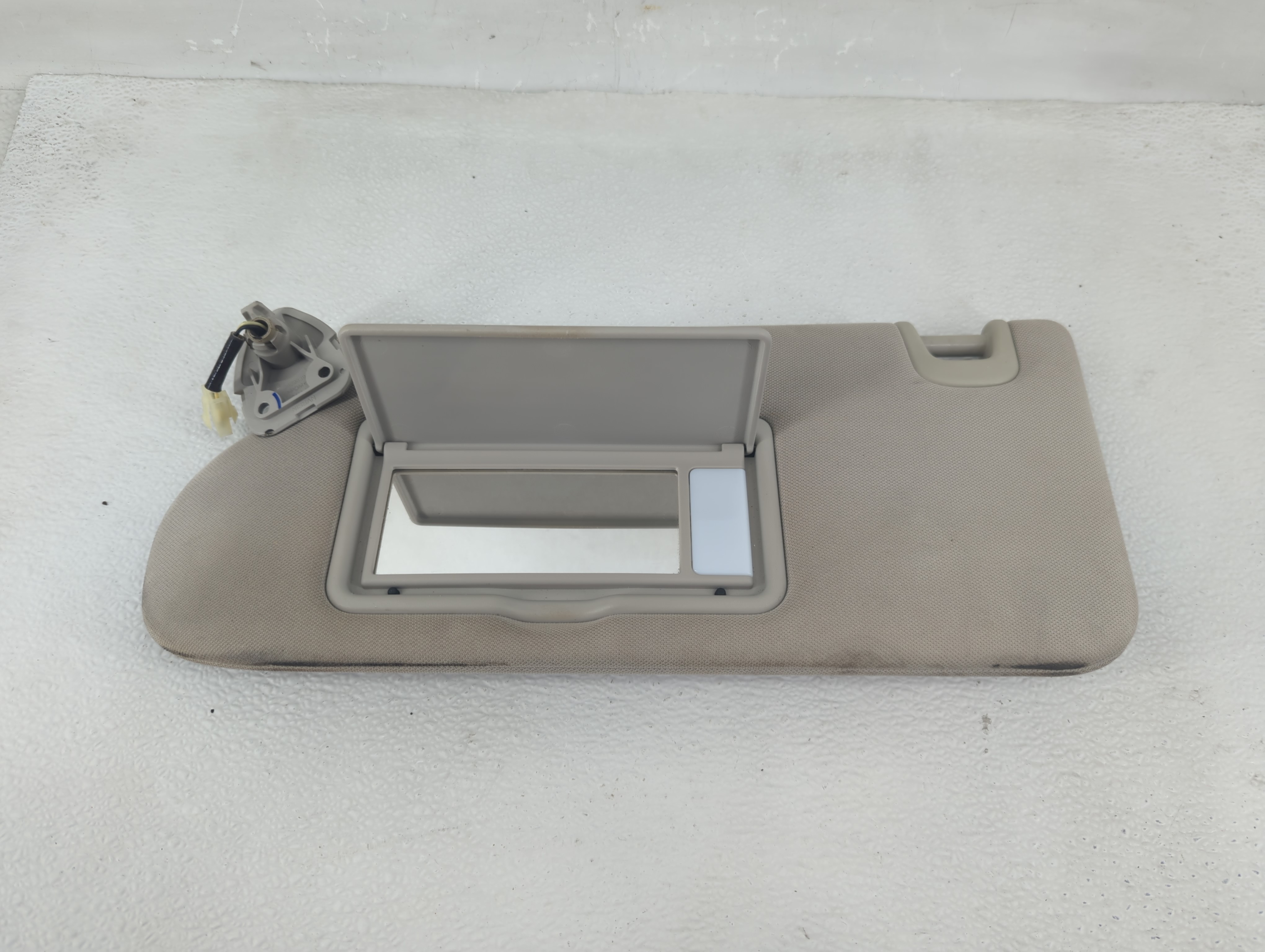2015-2018 Nissan Murano Driver Sun Visor Mirror Left Sunvisor Beige 1209555 - Oemusedautoparts1.com