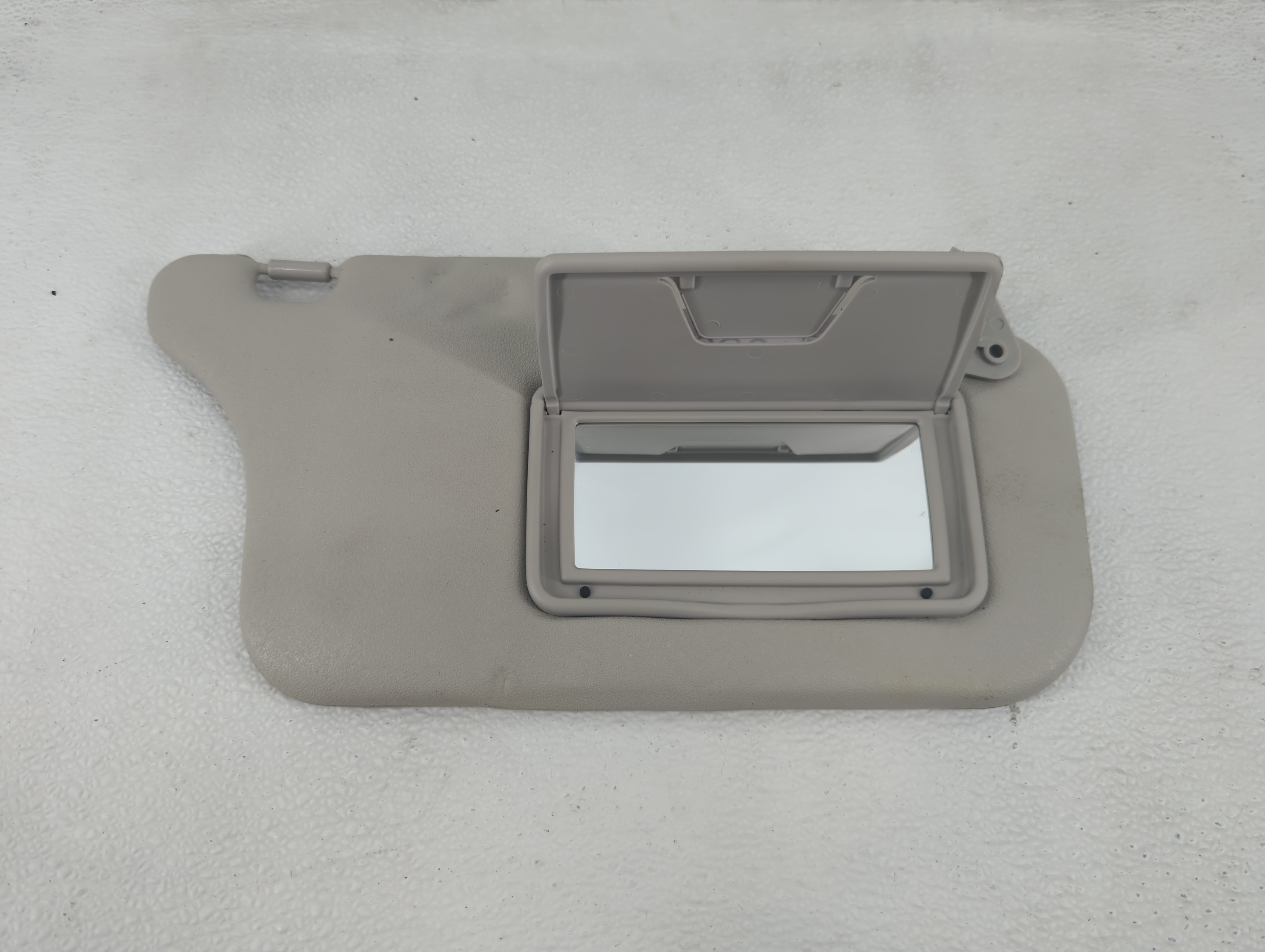 2014-2014 Mitsubishi Mirage Passenger Sun Visor Mirror Right Sunvisor 1209561 - Oemusedautoparts1.com