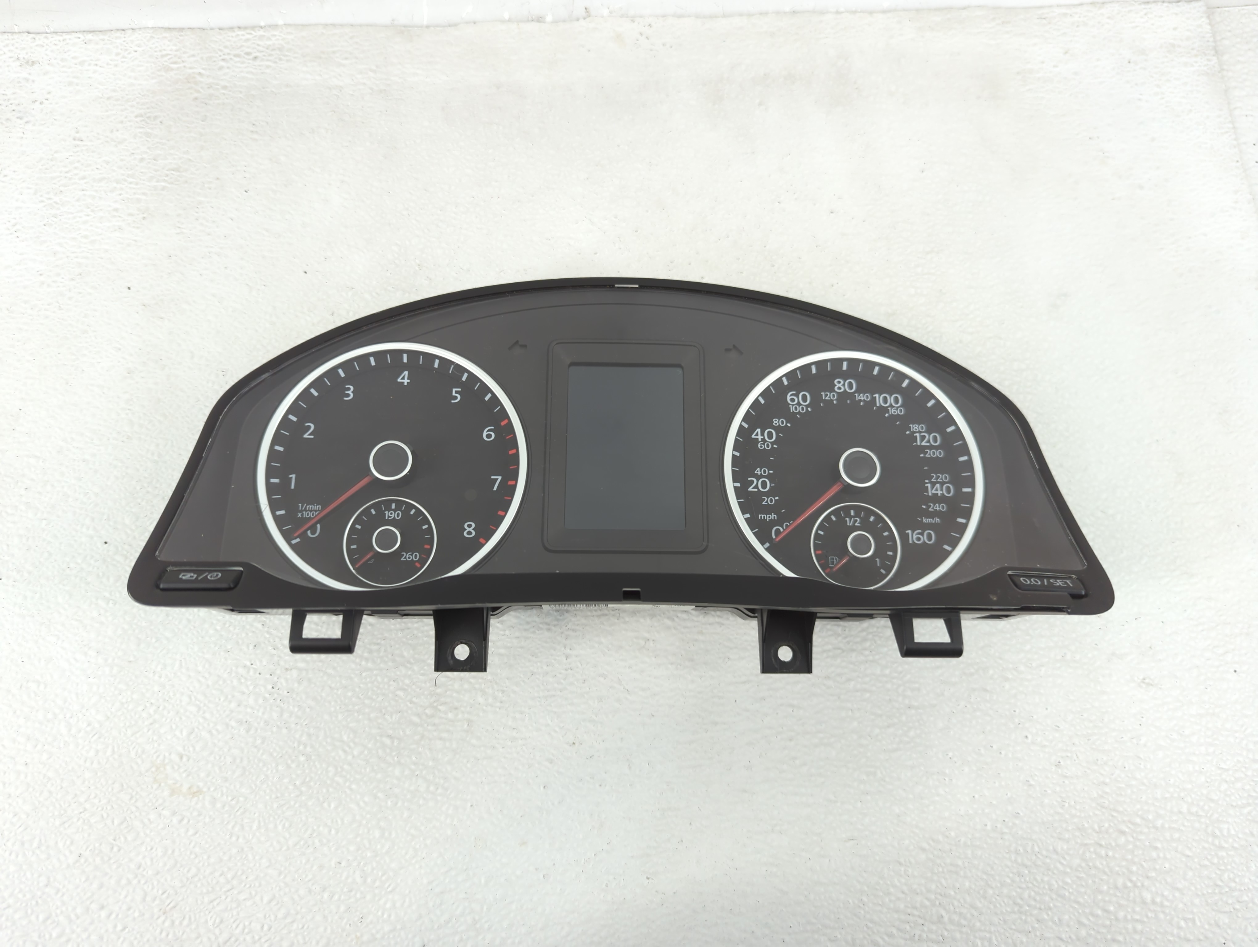 2017-2017 Volkswagen Tiguan Speedometer Instrument Cluster Gauges 1209590 - Oemusedautoparts1.com