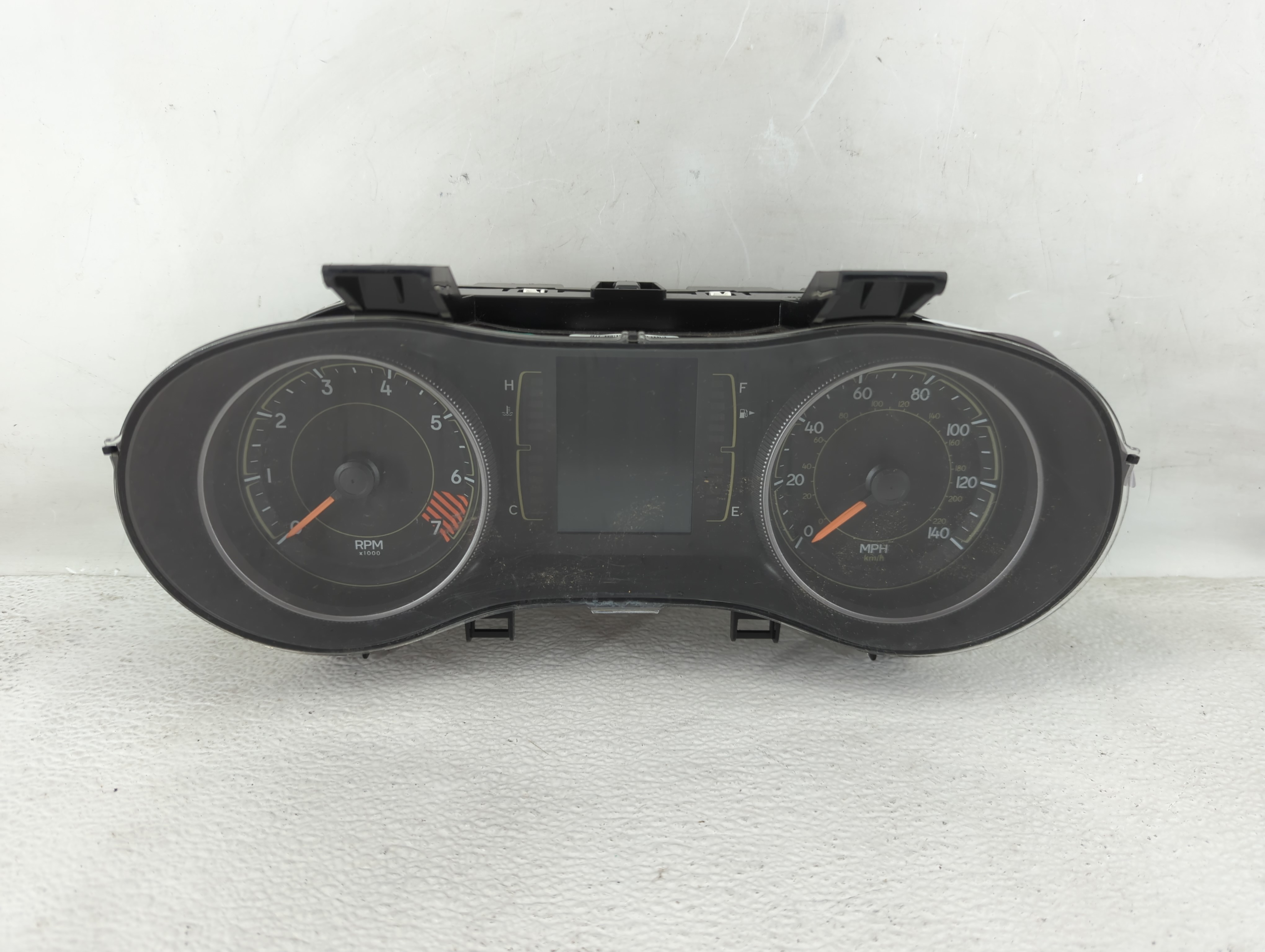 2015-2015 Jeep Cherokee Speedometer Instrument Cluster Gauges 1209705 - Oemusedautoparts1.com