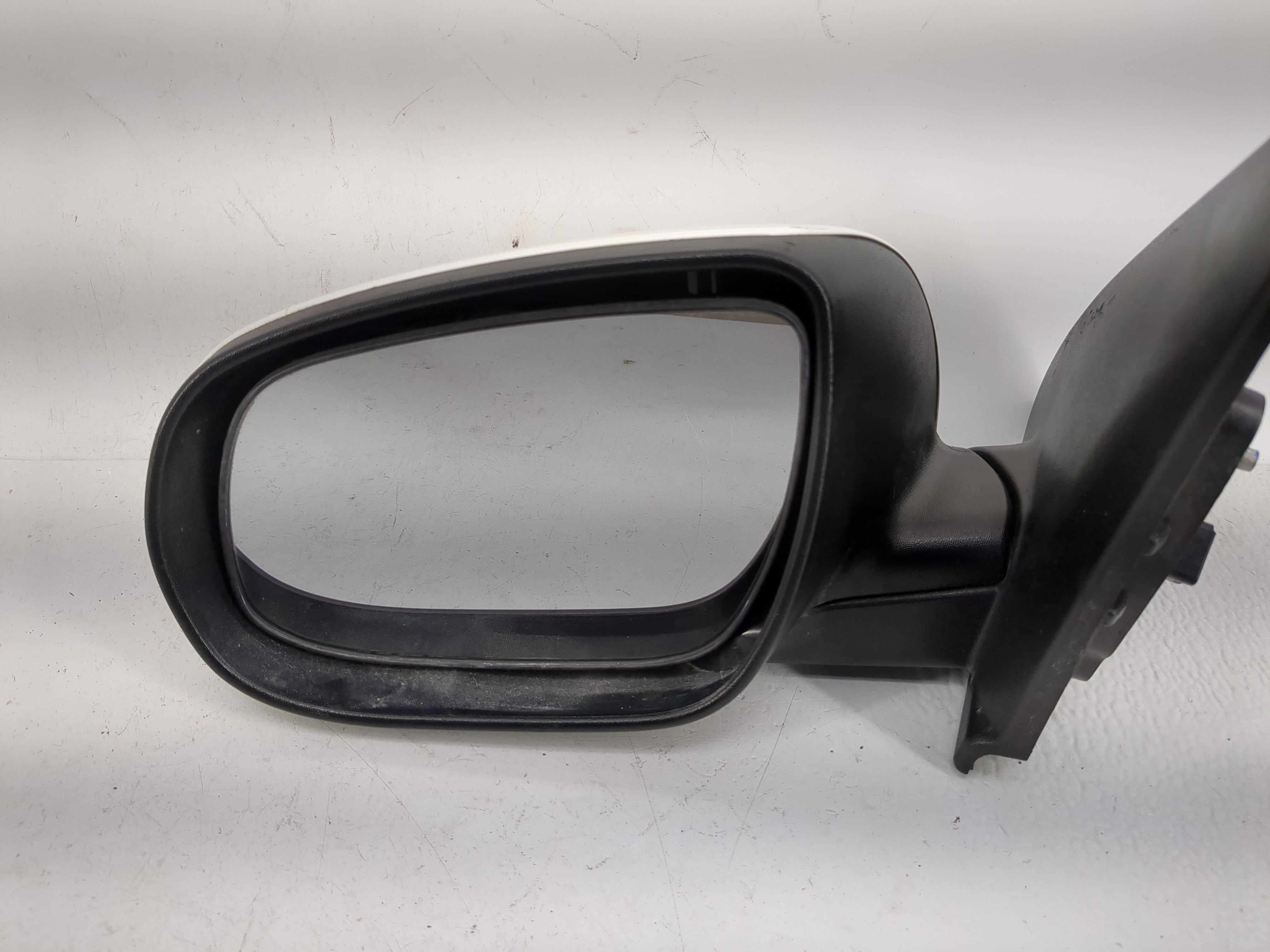 2011-2013 Kia Forte Driver Left Side View Power Door Mirror White 1209746 - Oemusedautoparts1.com