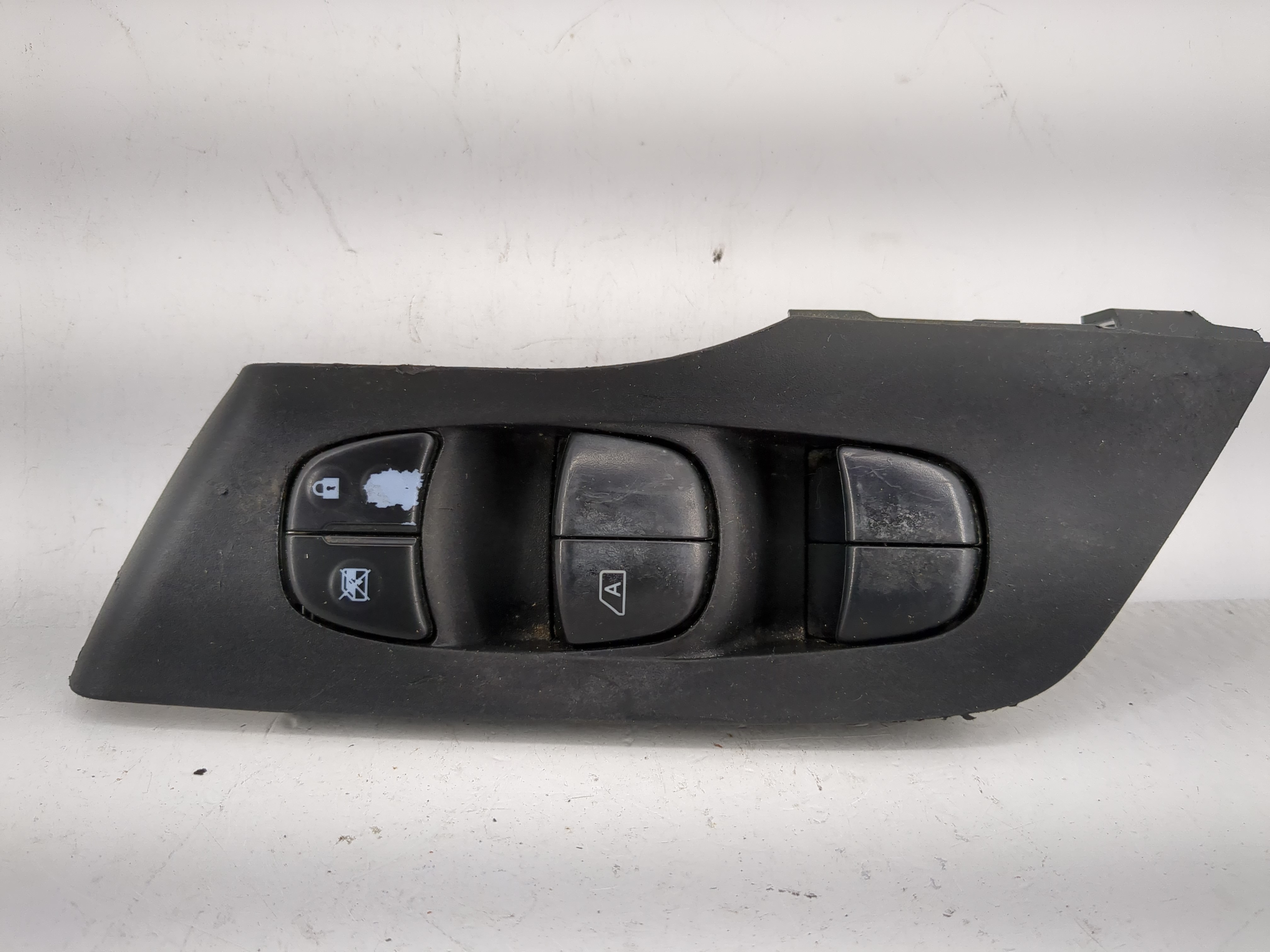 2013-2018 Nissan Altima Driver Left Door Master Power Window Switch 1209779 - Oemusedautoparts1.com