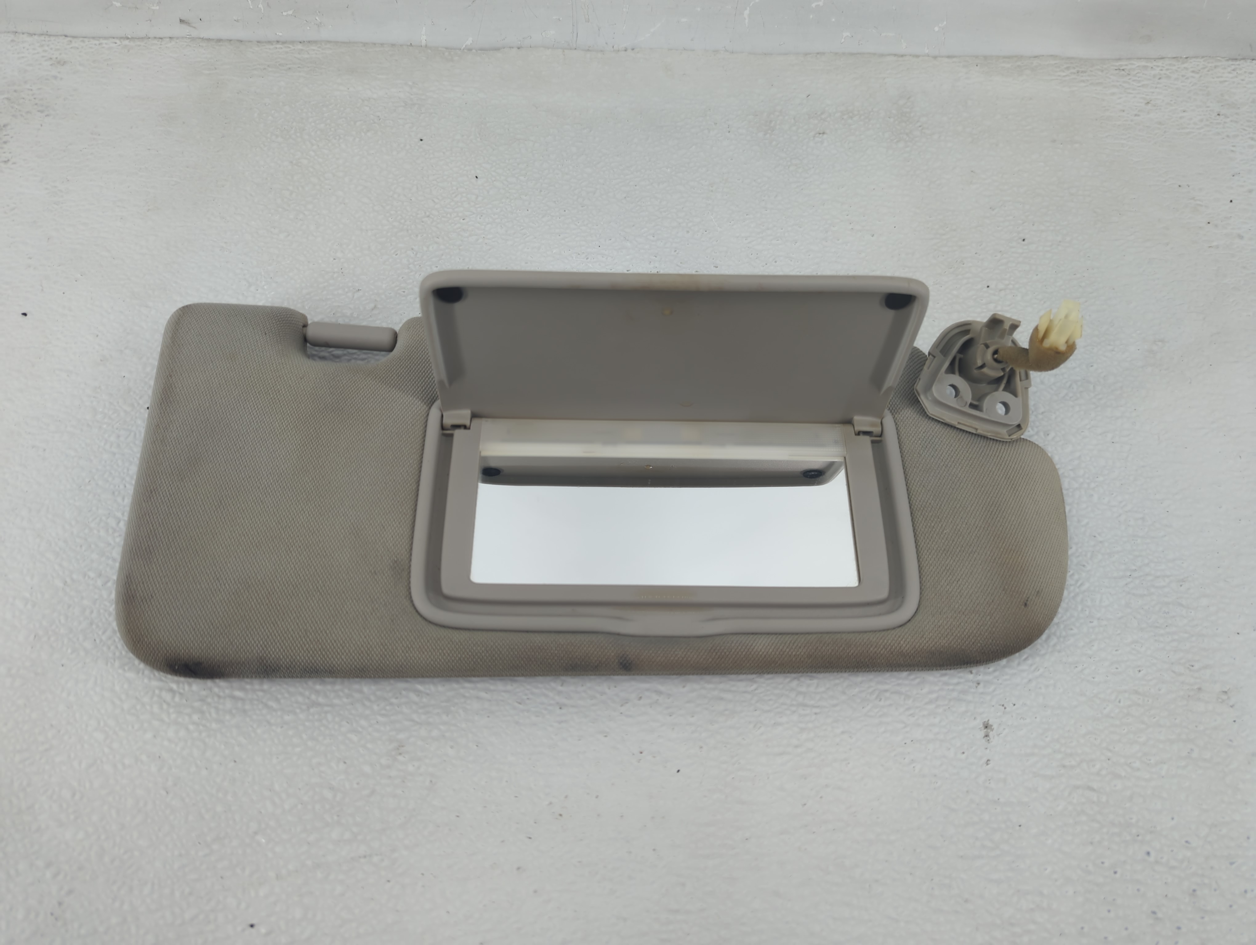 2014-2020 Infiniti Q50 Passenger Sun Visor Mirror Right Sunvisor 1209784 - Oemusedautoparts1.com