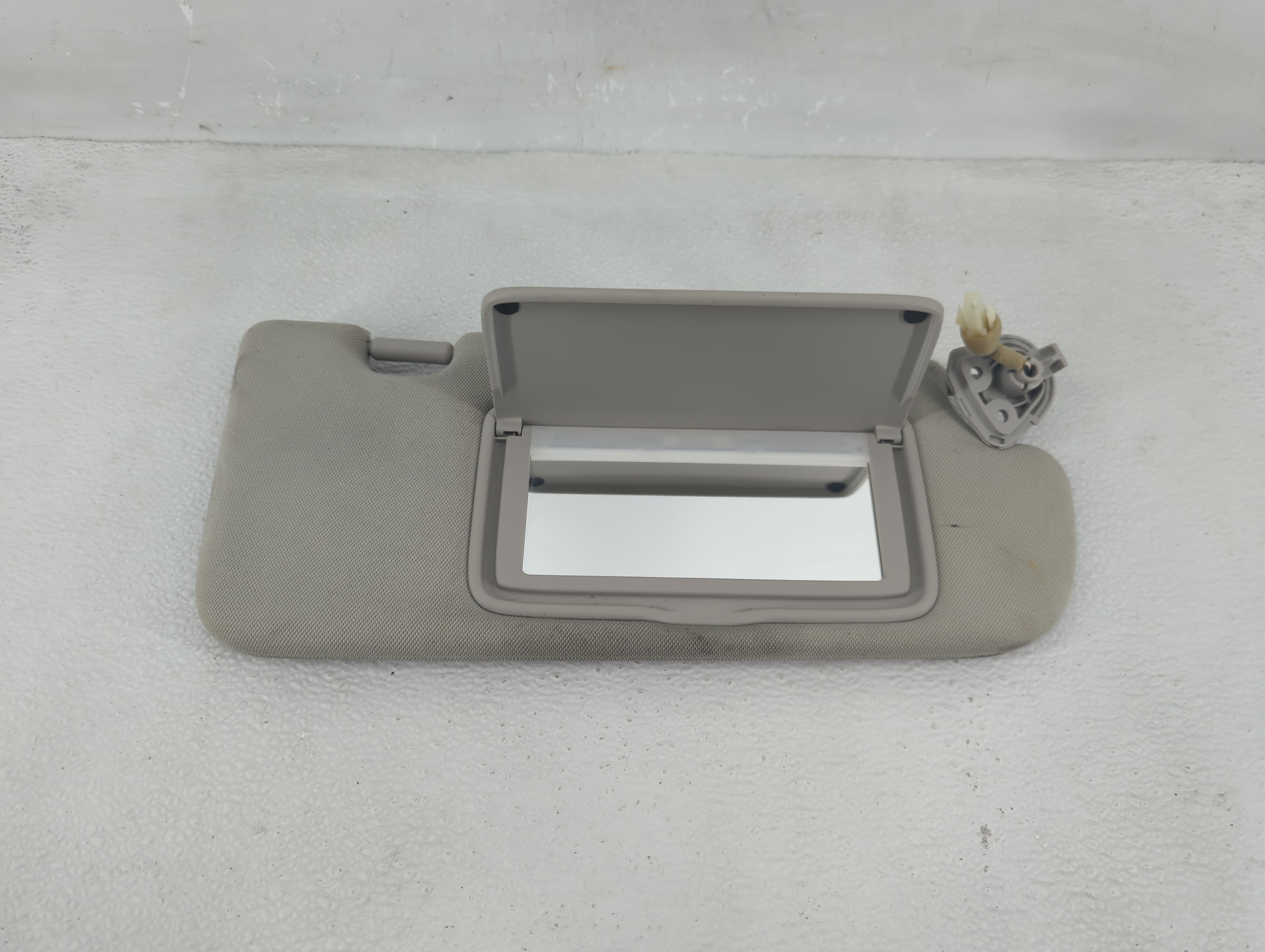 2014-2020 Infiniti Q50 Passenger Sun Visor Mirror Right Sunvisor Grey 1209848 - Oemusedautoparts1.com