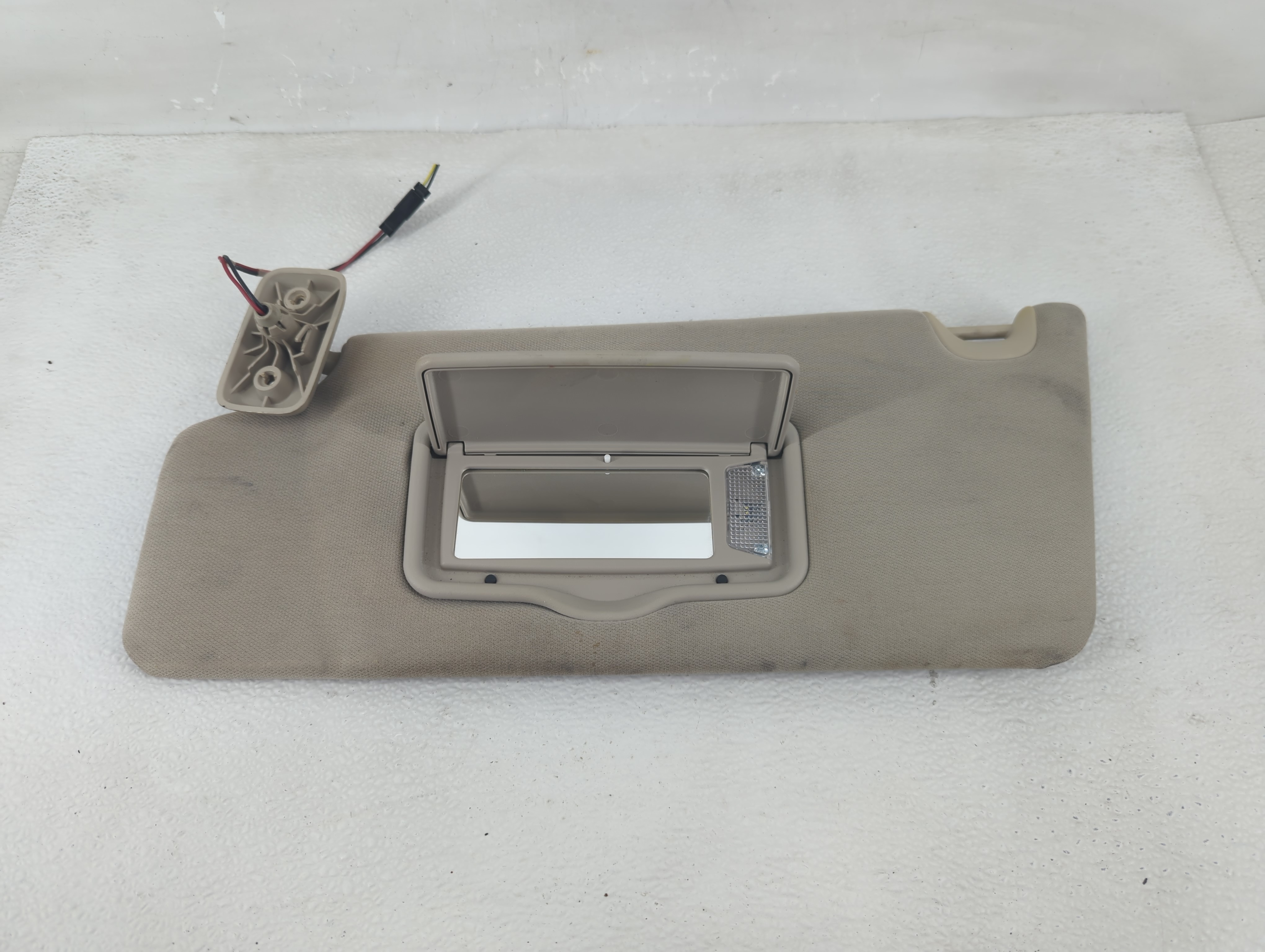 2009-2010 Ford F-150 Driver Sun Visor Mirror Left Sunvisor Light Beige 1209851 - Oemusedautoparts1.com