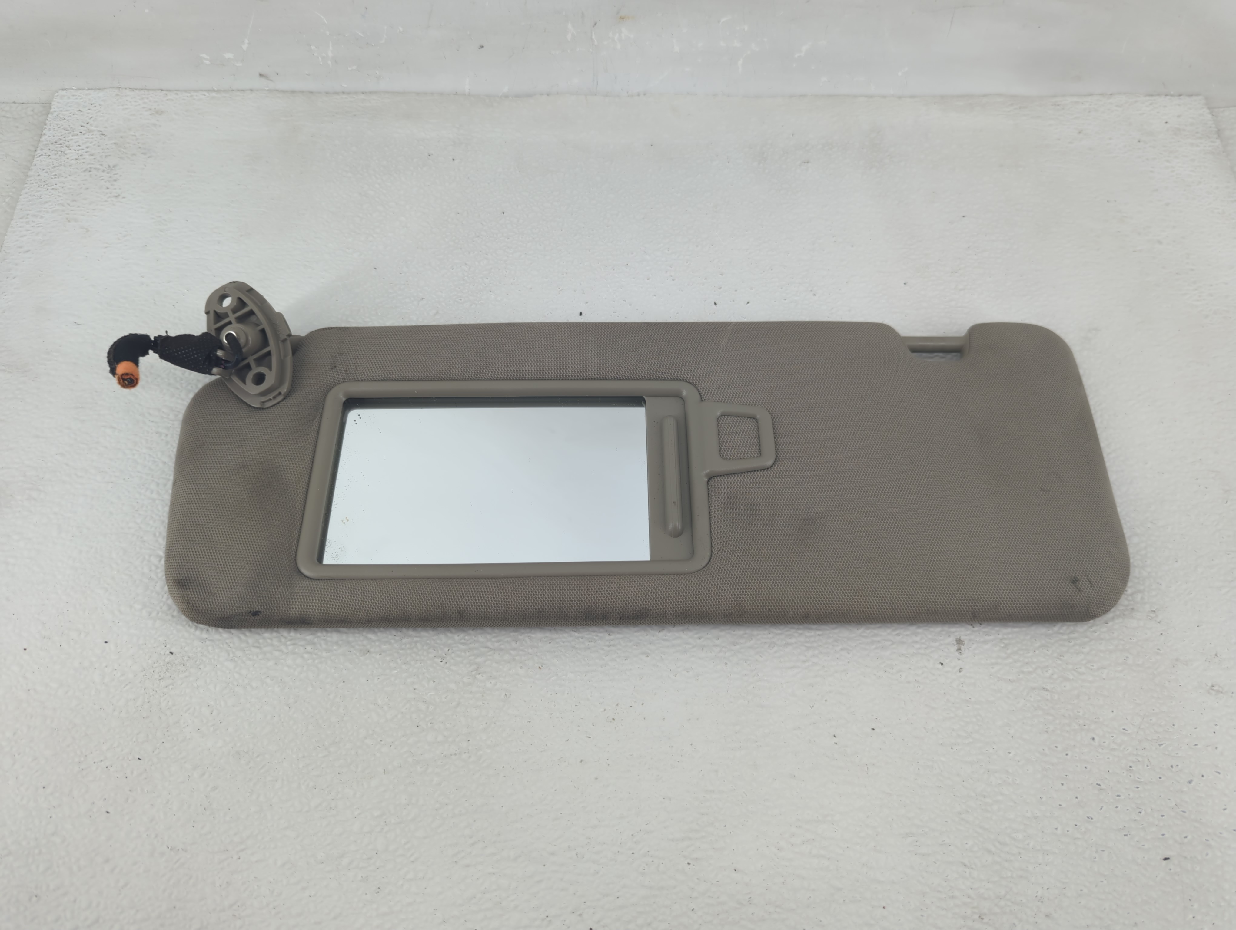 2016-2020 Kia Sorento Driver Sun Visor Mirror Left Sunvisor Grey 1209901 - Oemusedautoparts1.com