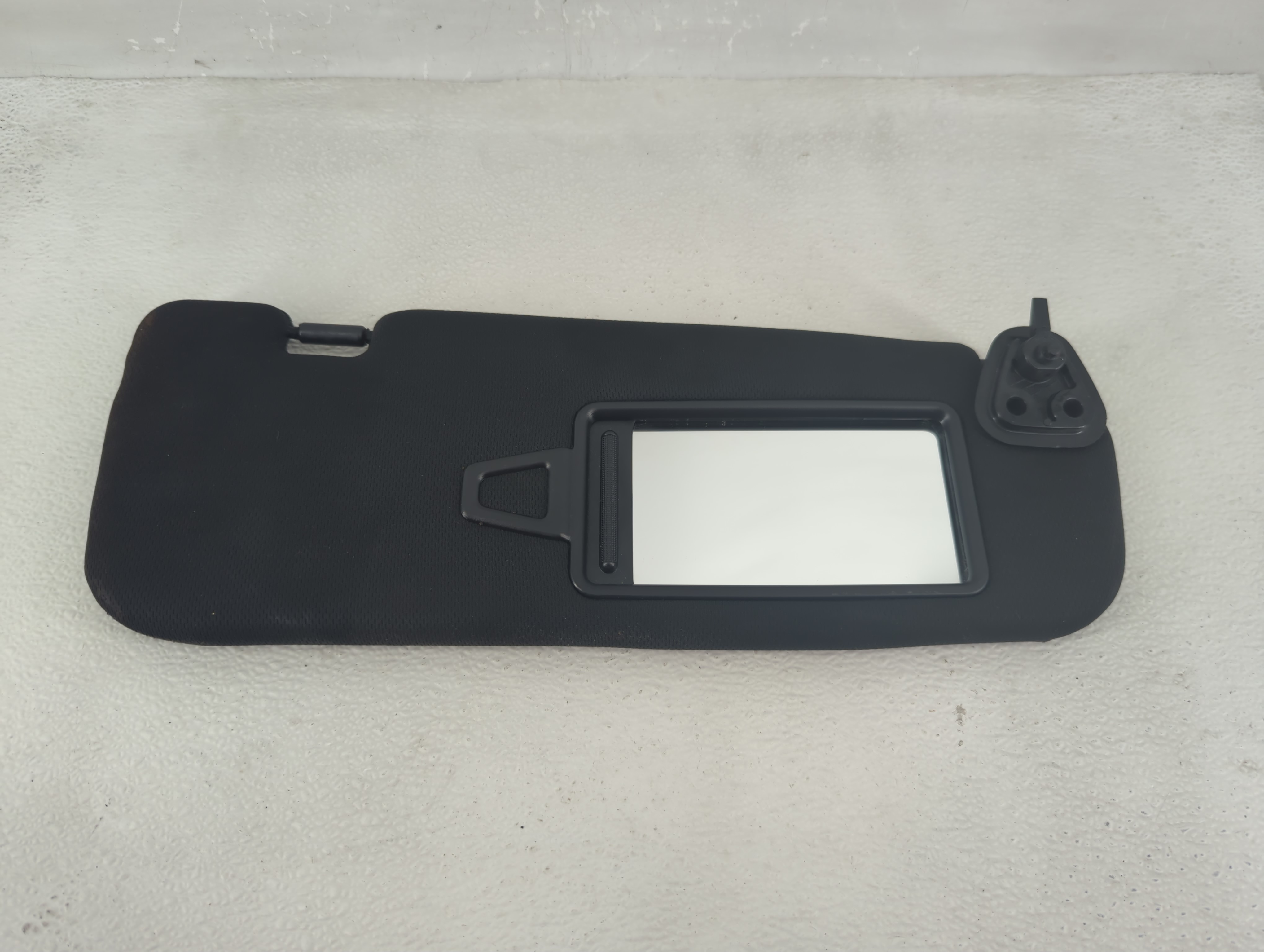 2009-2016 Hyundai Genesis Passenger Sun Visor Mirror Right Sunvisor 1209912 - Oemusedautoparts1.com