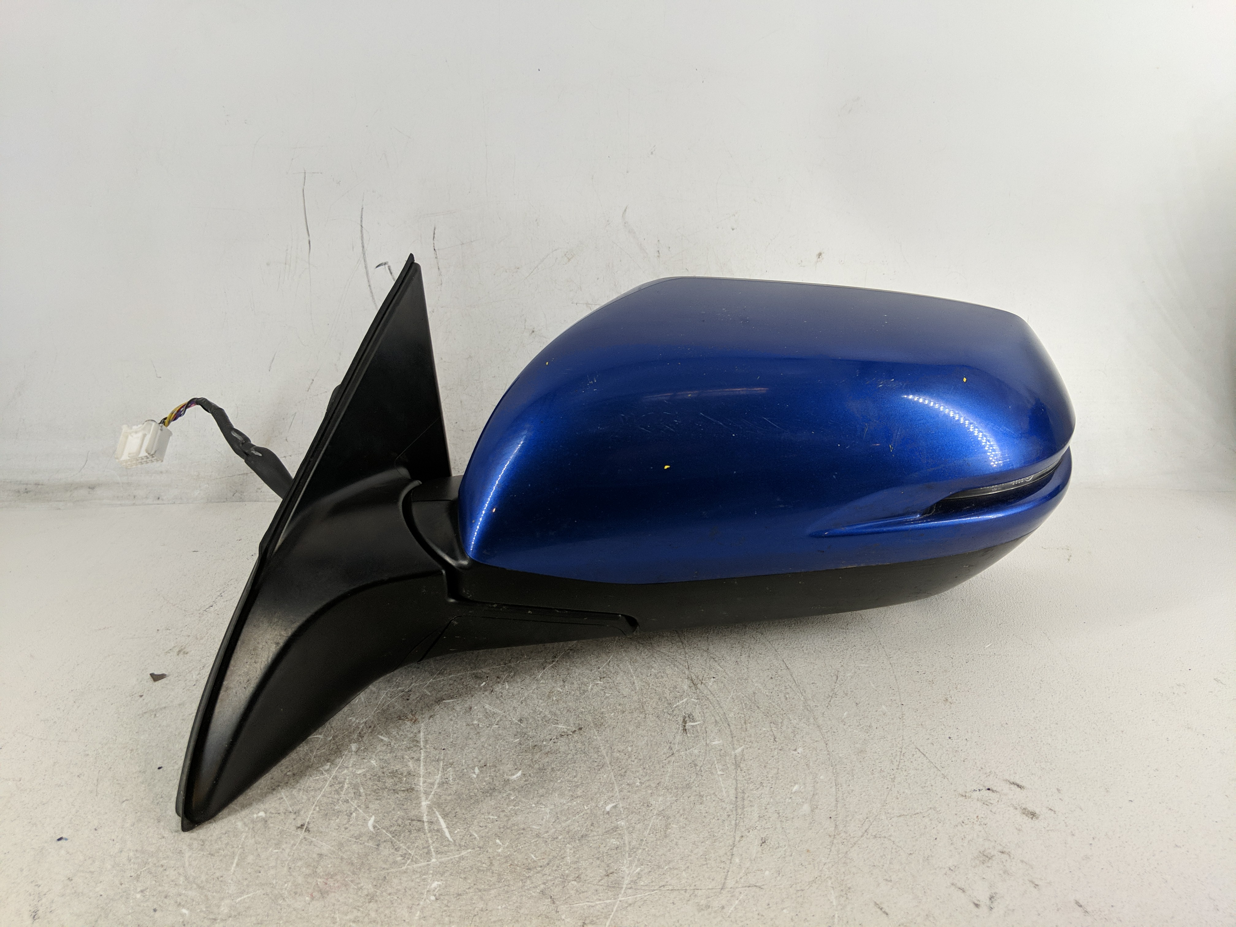 2018 Honda Hr-v Driver Left Side View Power Door Mirror Blue 1210000 - Oemusedautoparts1.com
