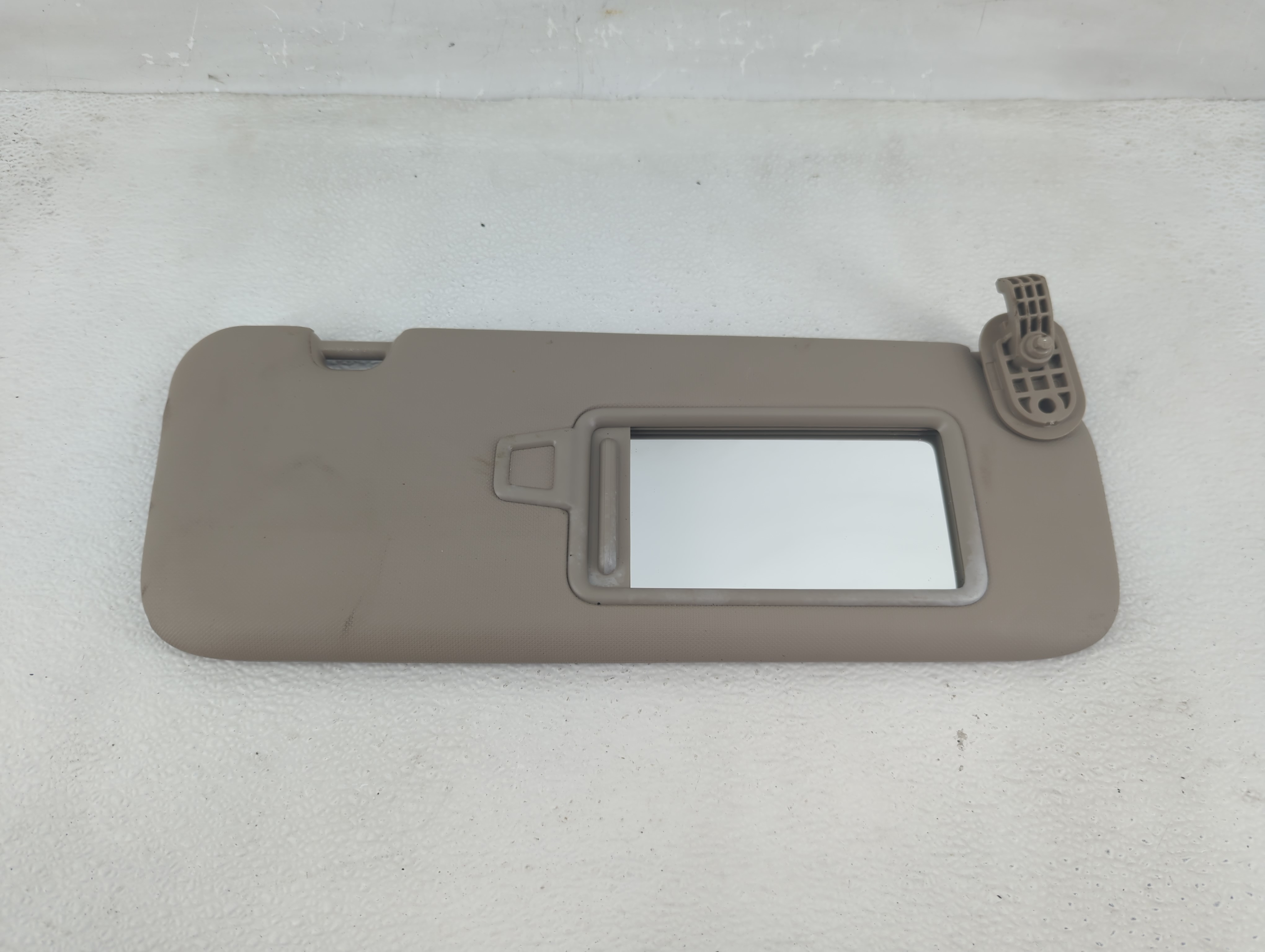 2017-2020 Hyundai Elantra Passenger Sun Visor Mirror Right Sunvisor Grey 1210052 - Oemusedautoparts1.com