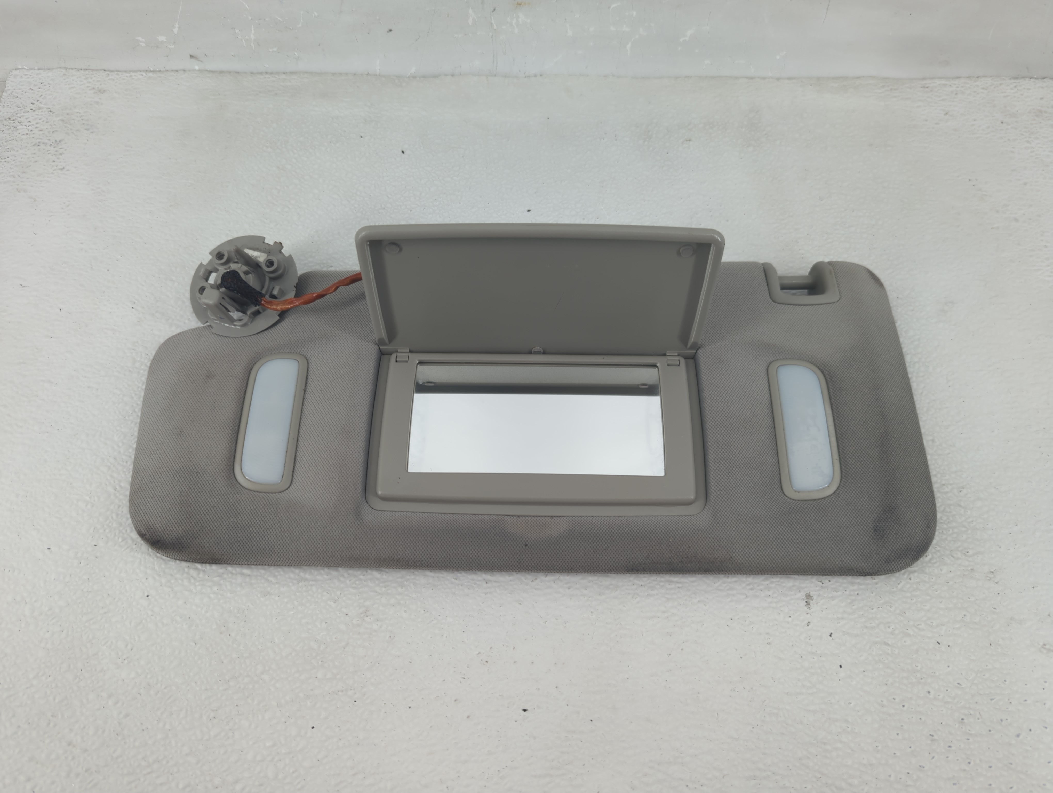 Picture of Chevrolet Traverse Driver Sun Visor Mirror Left Sunvisor Gray 1210104