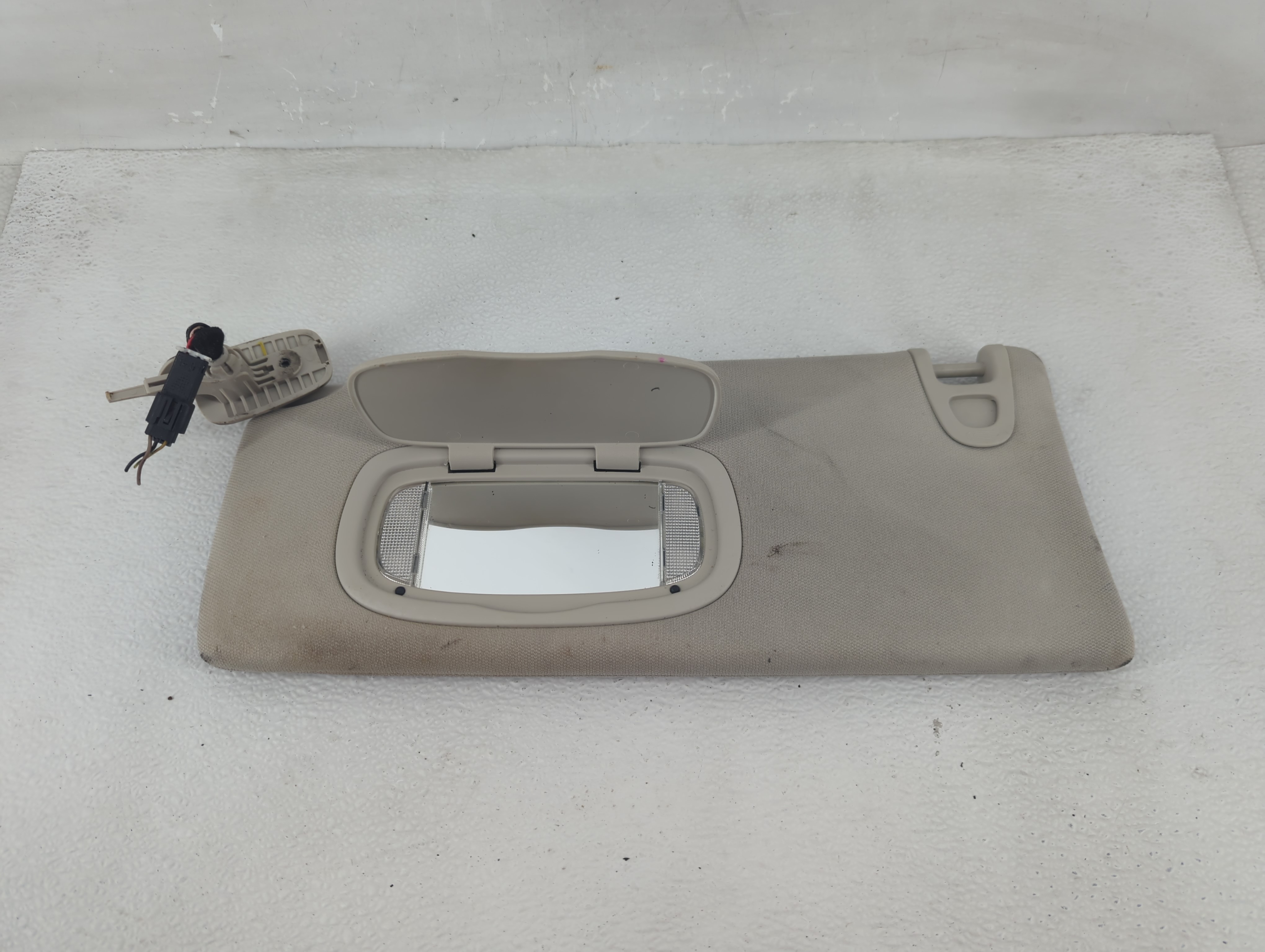 2014-2018 Jeep Cherokee Driver Sun Visor Mirror Left Sunvisor Gray 1210105 - Oemusedautoparts1.com