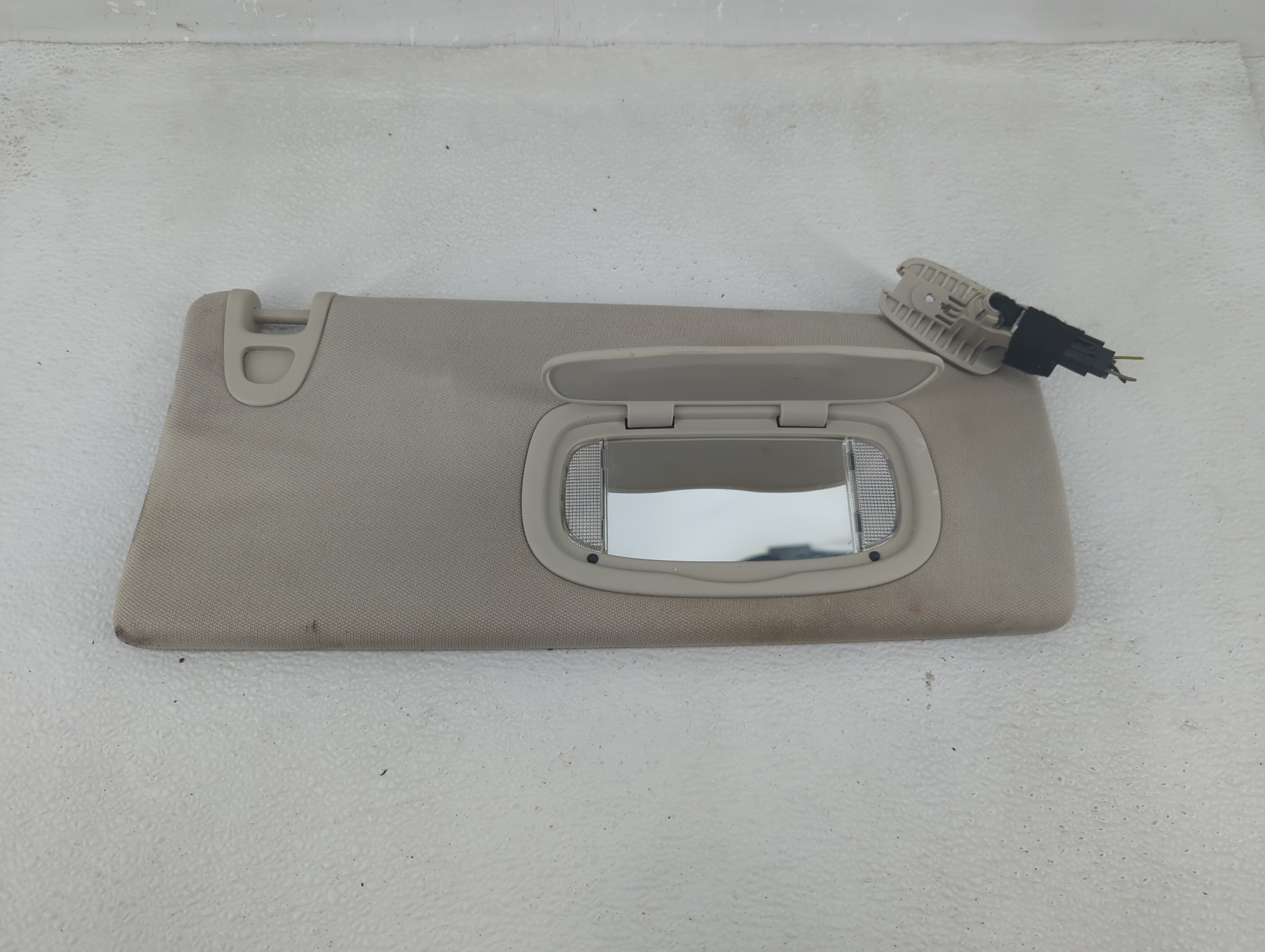 2014-2018 Jeep Cherokee Passenger Sun Visor Mirror Right Sunvisor Grey 1210106 - Oemusedautoparts1.com