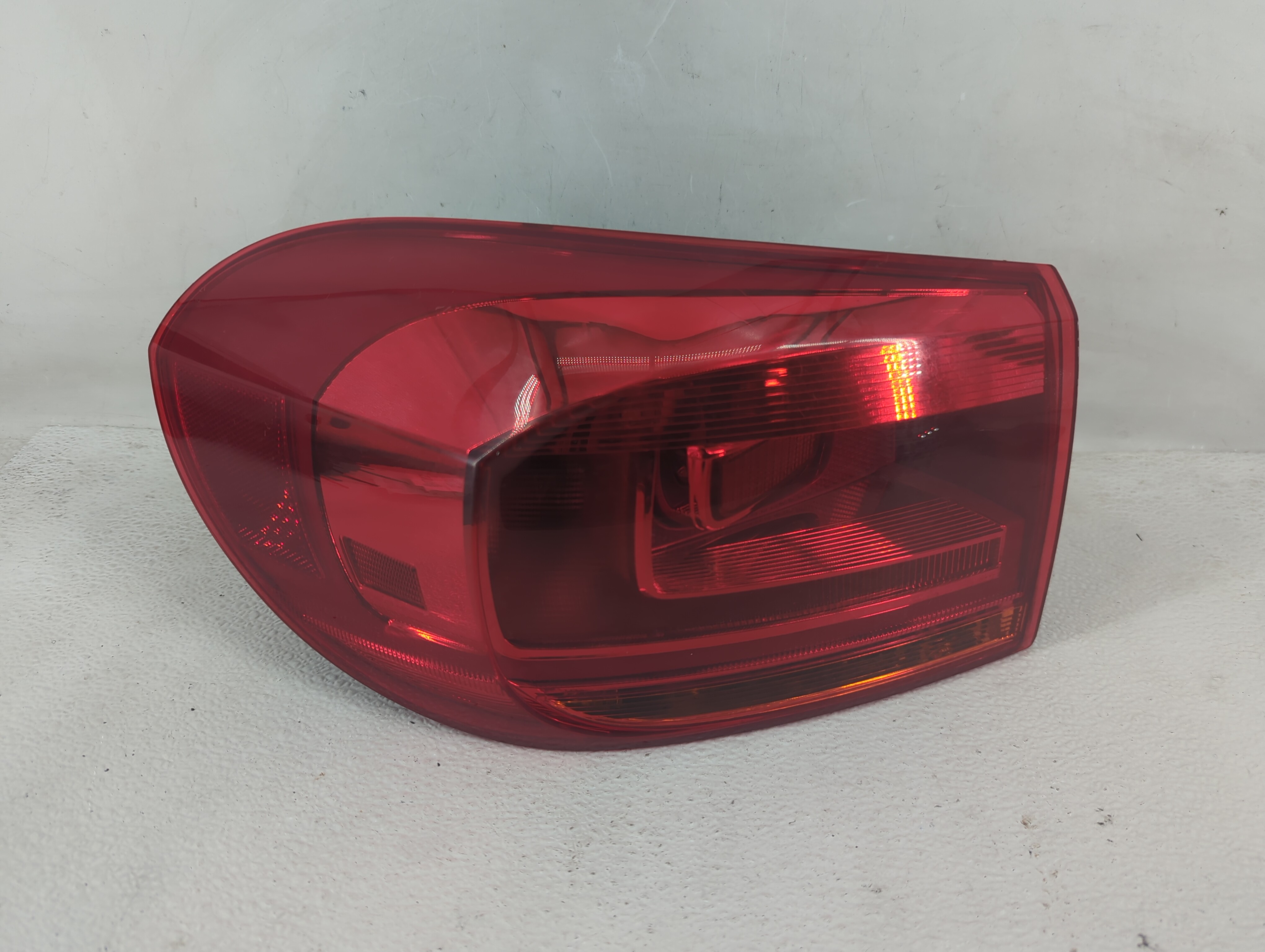 2012-2018 Volkswagen Tiguan Driver Left Side Tail Light Taillight Oem 1210704 - Oemusedautoparts1.com