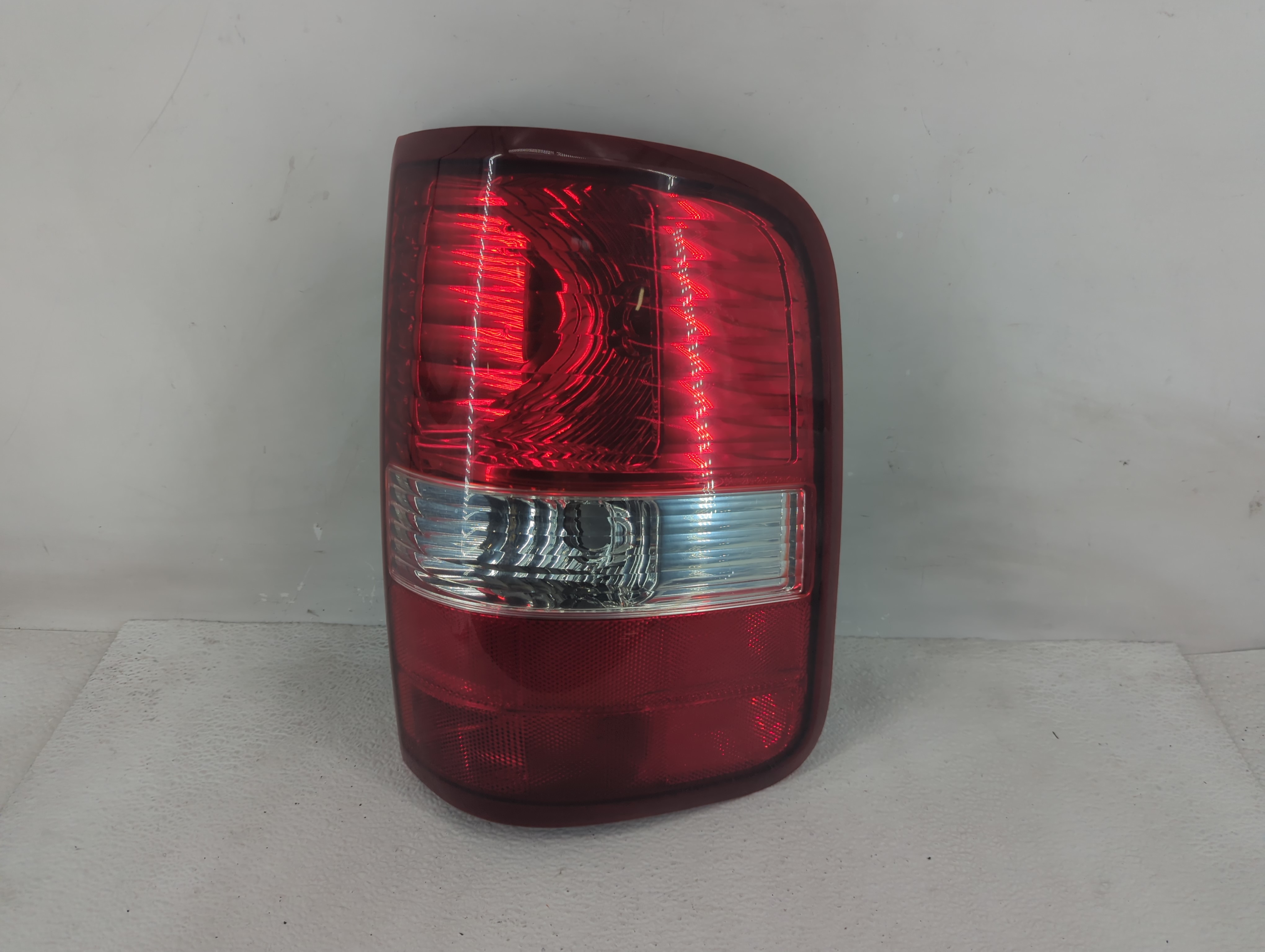 2004-2008 Ford F-150 Passenger Right Side Tail Light Taillight Oem 1210706 - Oemusedautoparts1.com
