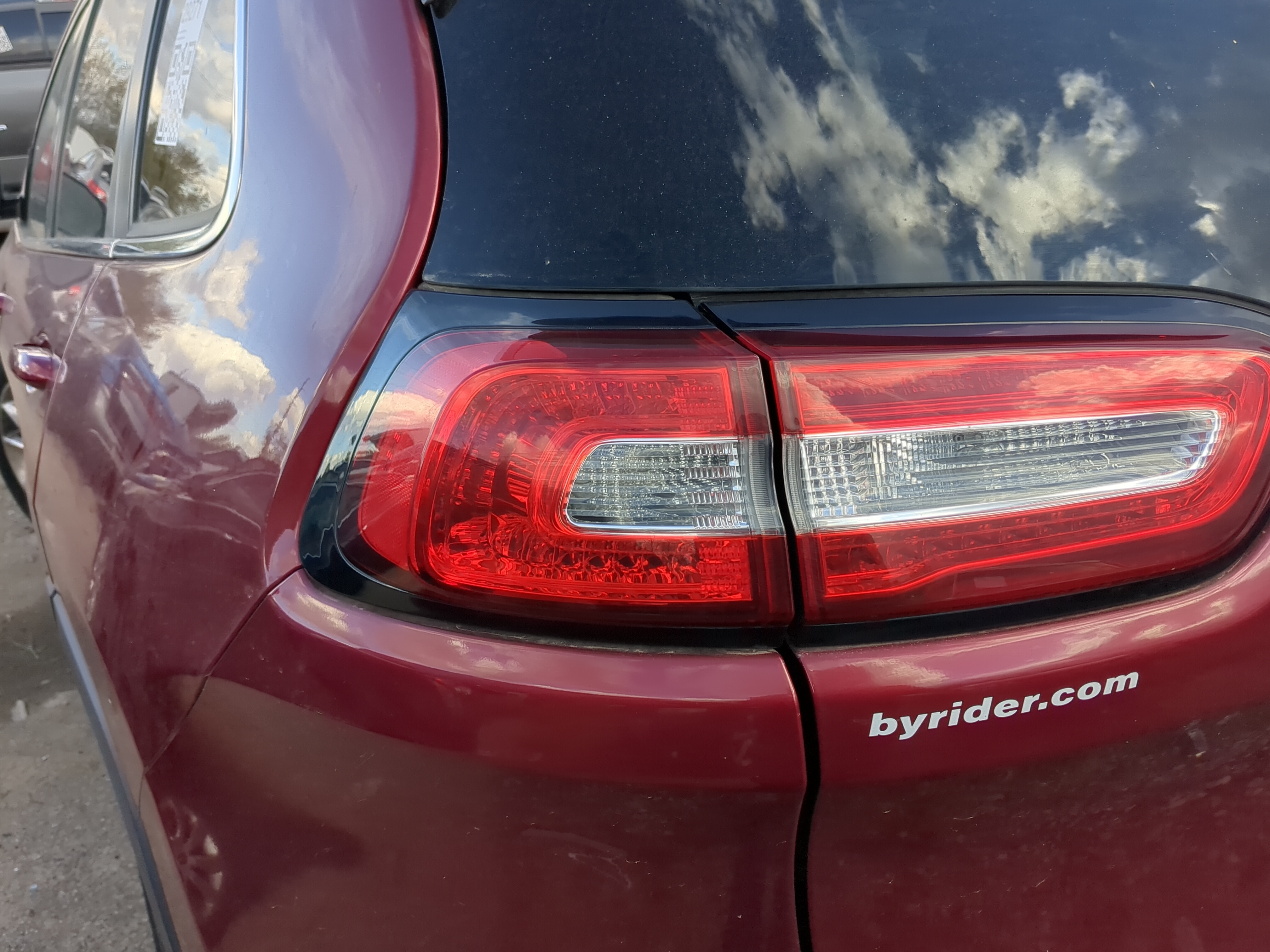 2014-2018 Jeep Cherokee Driver Left Side Tail Light Taillight Oem 1210719 - Oemusedautoparts1.com