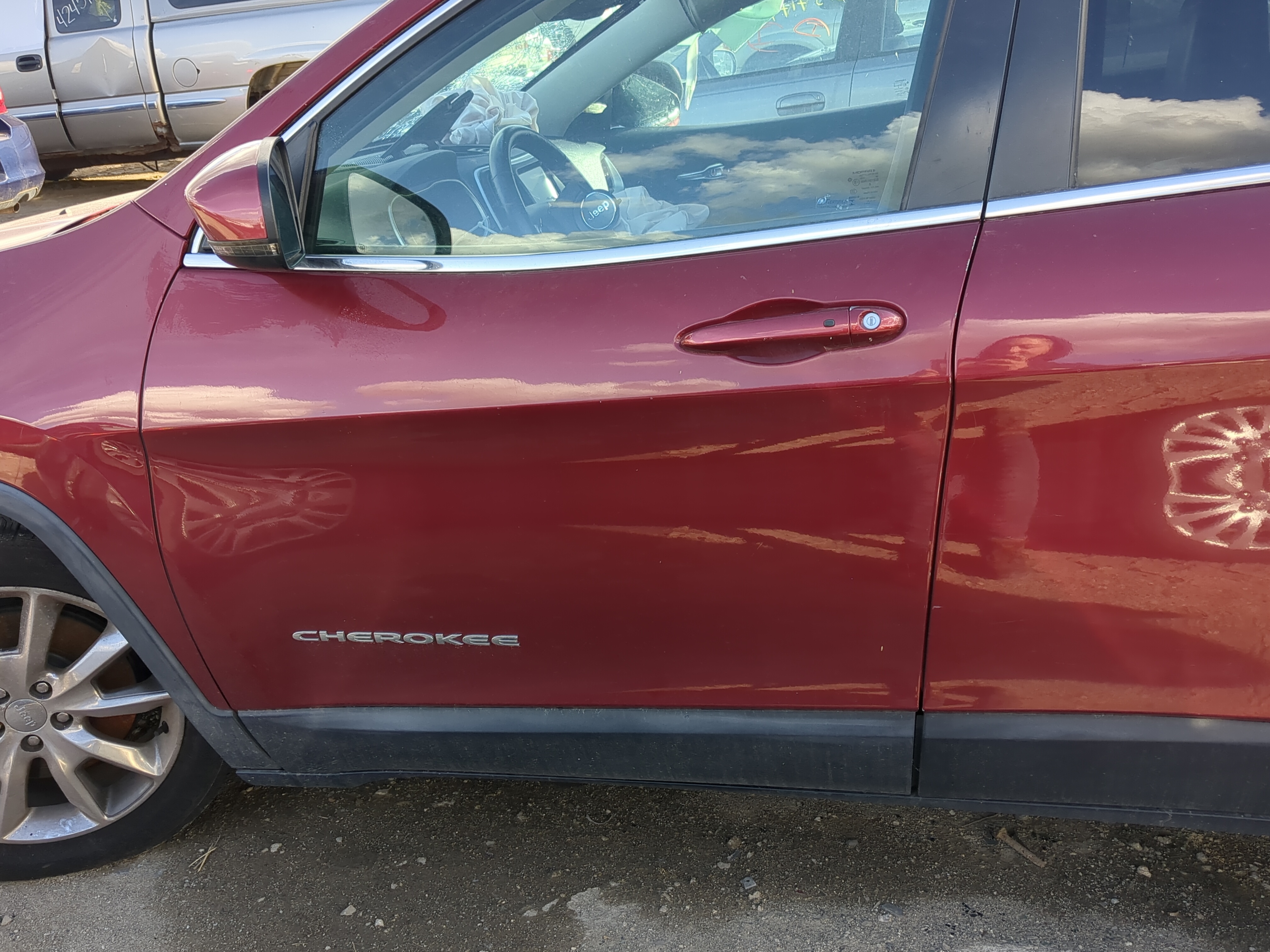 2014-2018 Jeep Cherokee Driver Front Door Oem 1210865 - Oemusedautoparts1.com