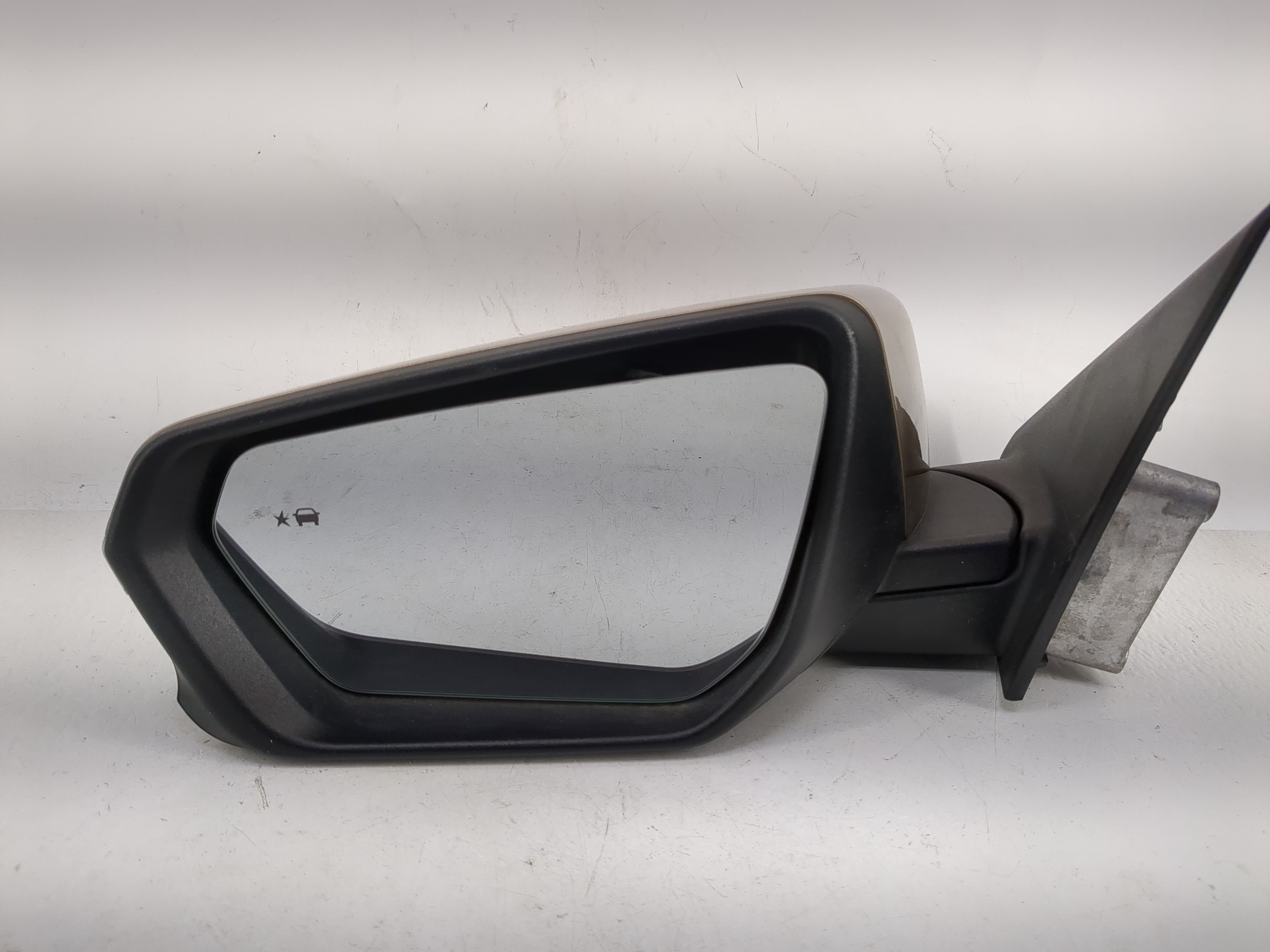 2018-2020 Chevrolet Equinox Driver Left Side View Power Door Mirror Tan 1210880 - Oemusedautoparts1.com