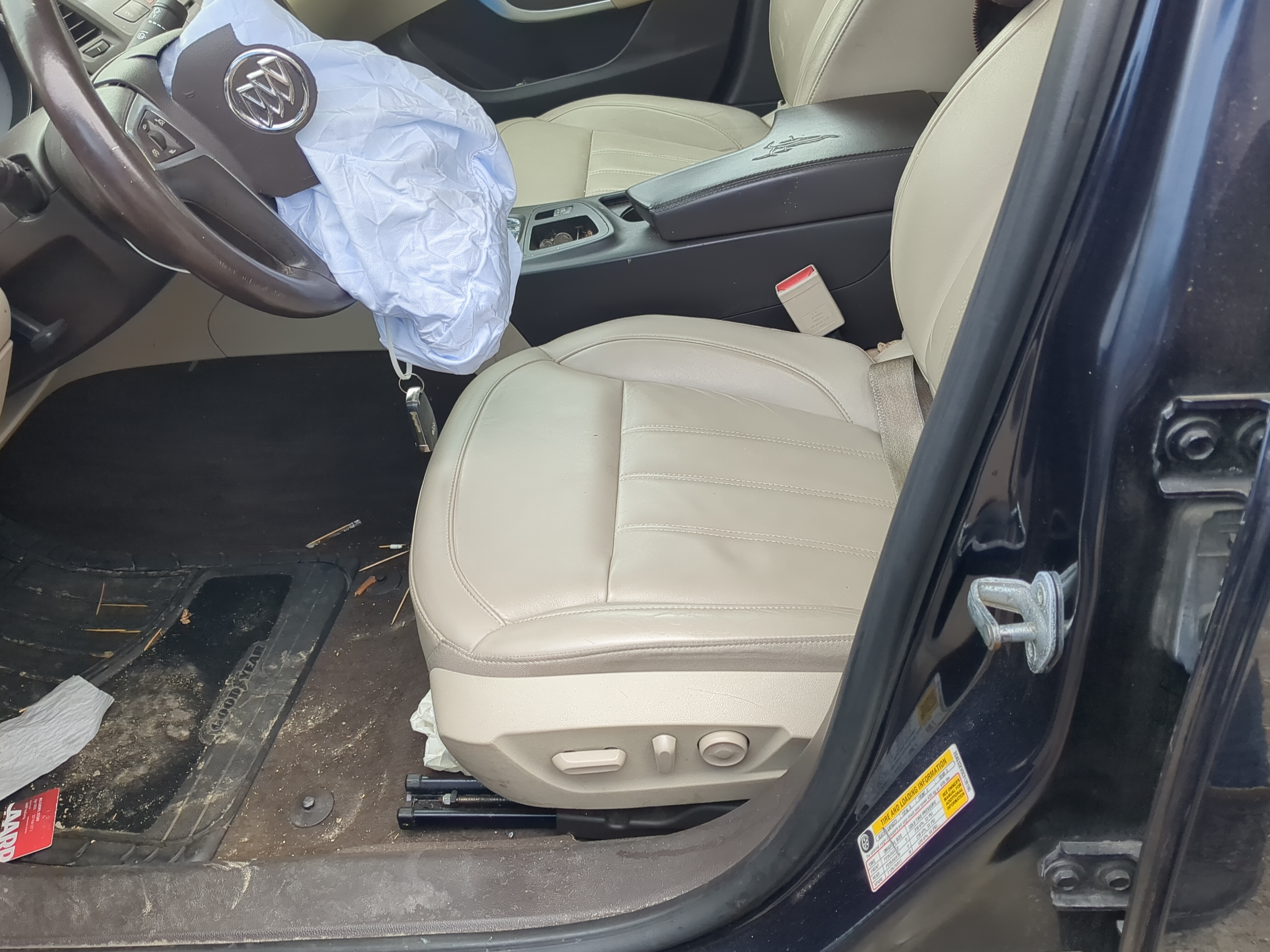 2012-2012 Buick Regal Driver Front Seat Oem 1211175 - Oemusedautoparts1.com