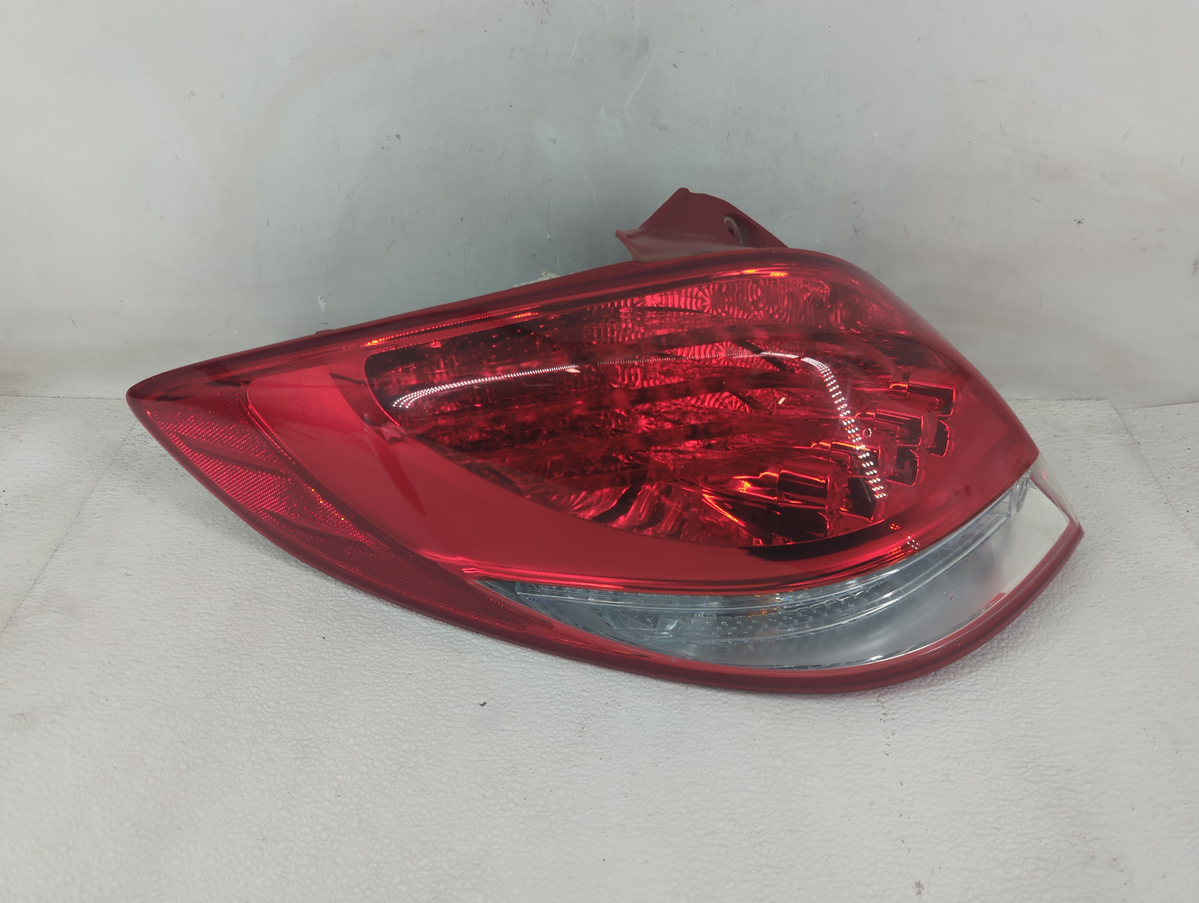 2013-2017 Hyundai Veloster Driver Left Side Tail Light Taillight Oem 1211270 - Oemusedautoparts1.com