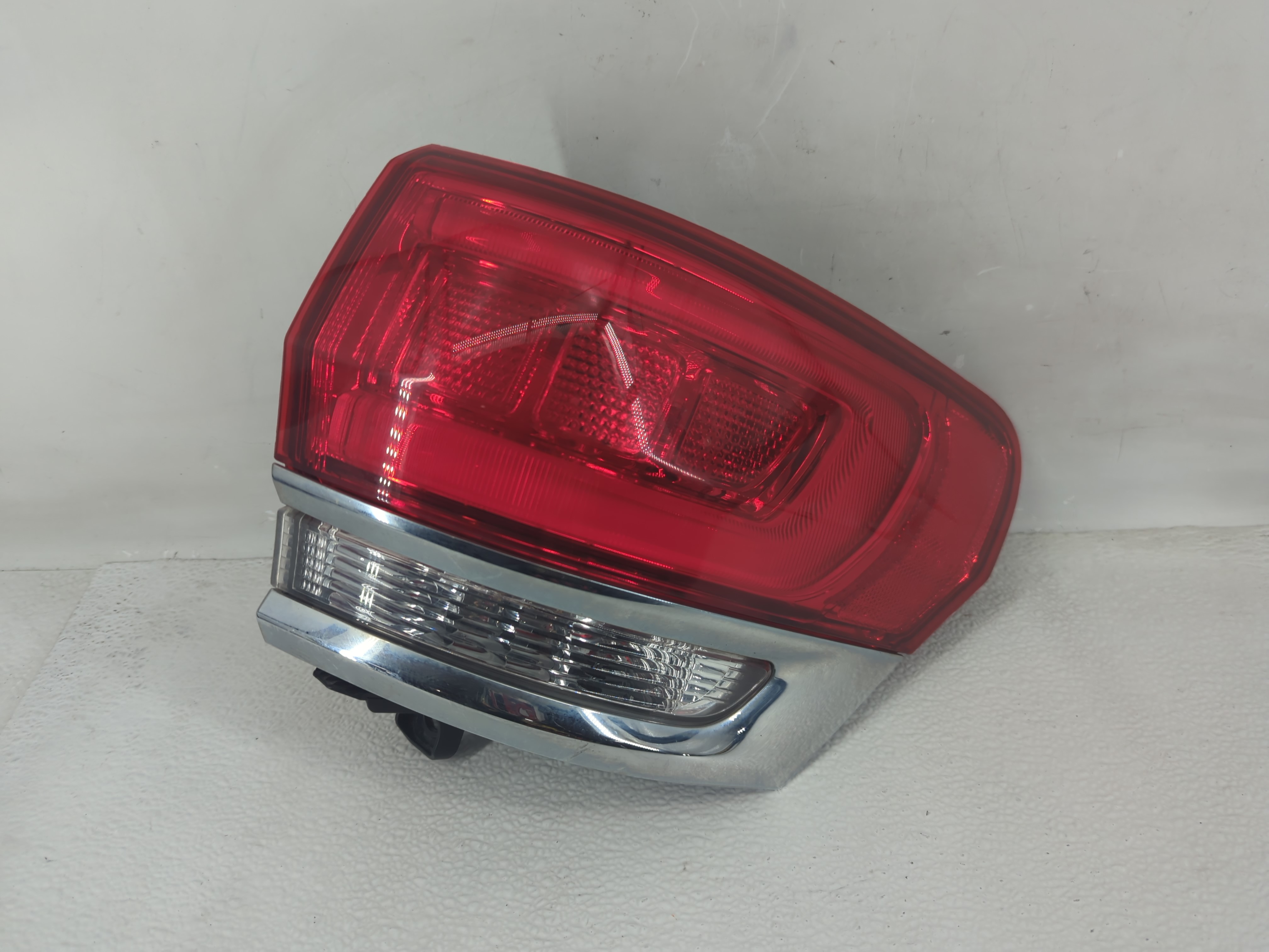 2015 Jeep Grand Cherokee Passenger Right Side Tail Light Taillight Oem 1211271 - Oemusedautoparts1.com