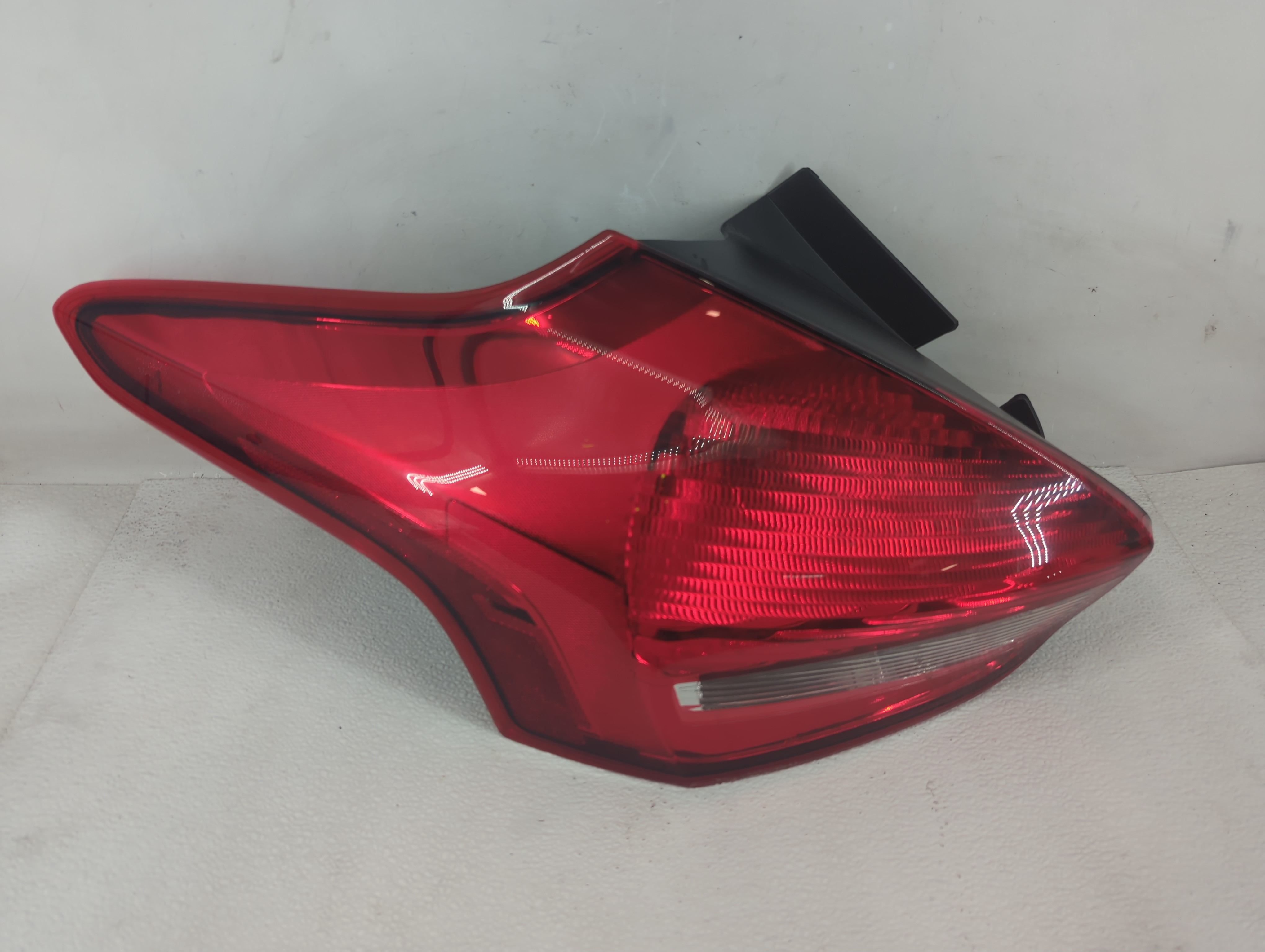 2015-2018 Ford Focus Driver Left Side Tail Light Taillight Oem 1211439 - Oemusedautoparts1.com
