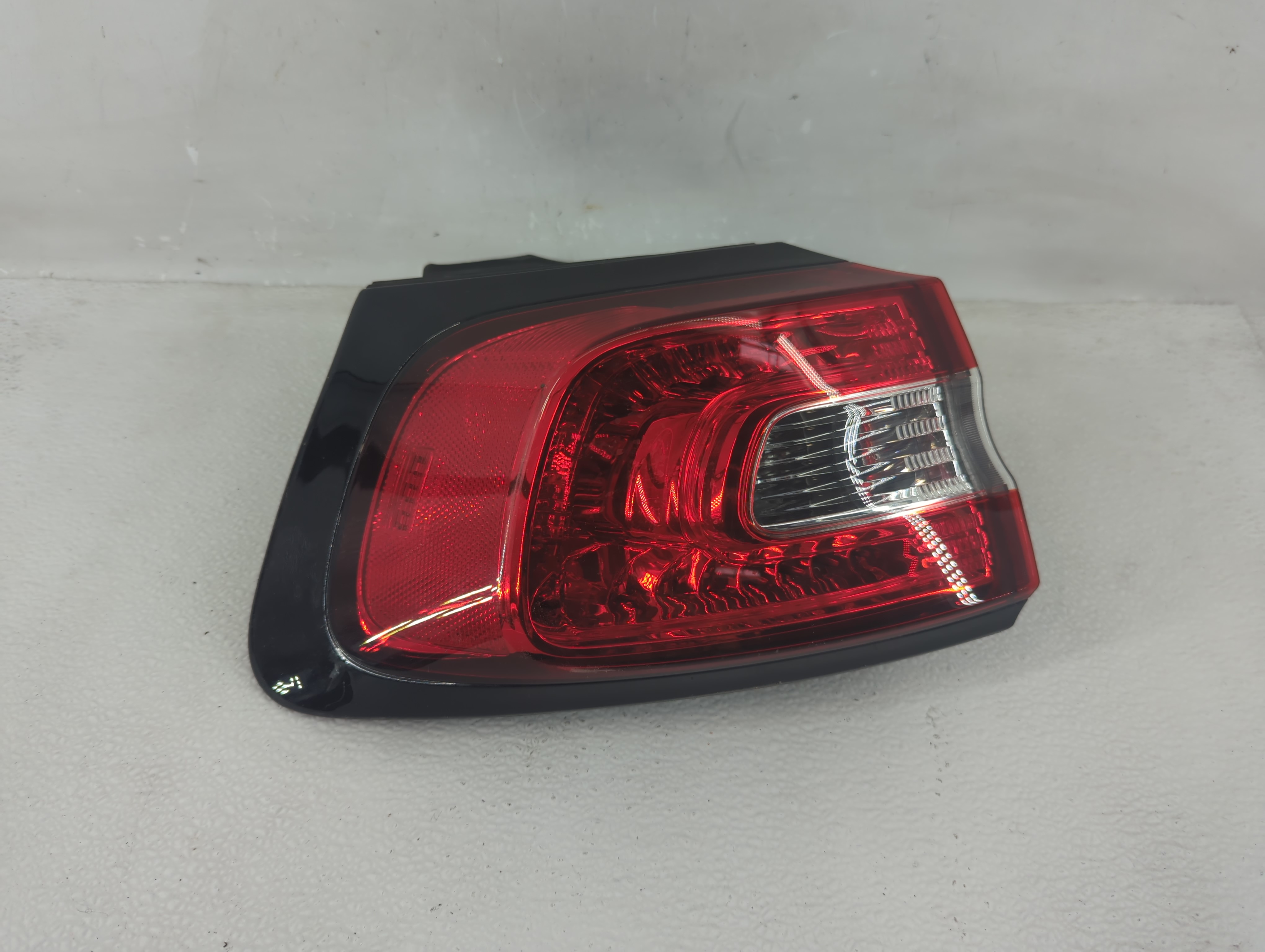 2014-2018 Jeep Cherokee Driver Left Side Tail Light Taillight Oem 1211444 - Oemusedautoparts1.com