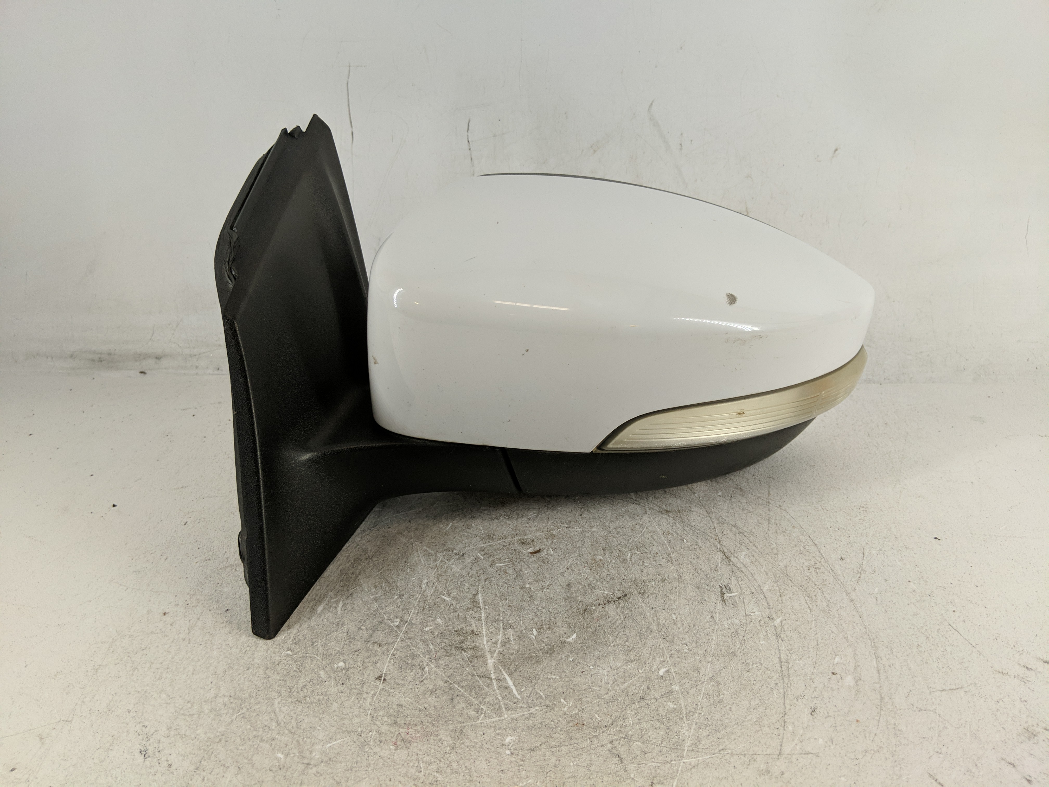 2015-2018 Ford Focus Driver Left Side View Power Door Mirror White 1211484 - Oemusedautoparts1.com