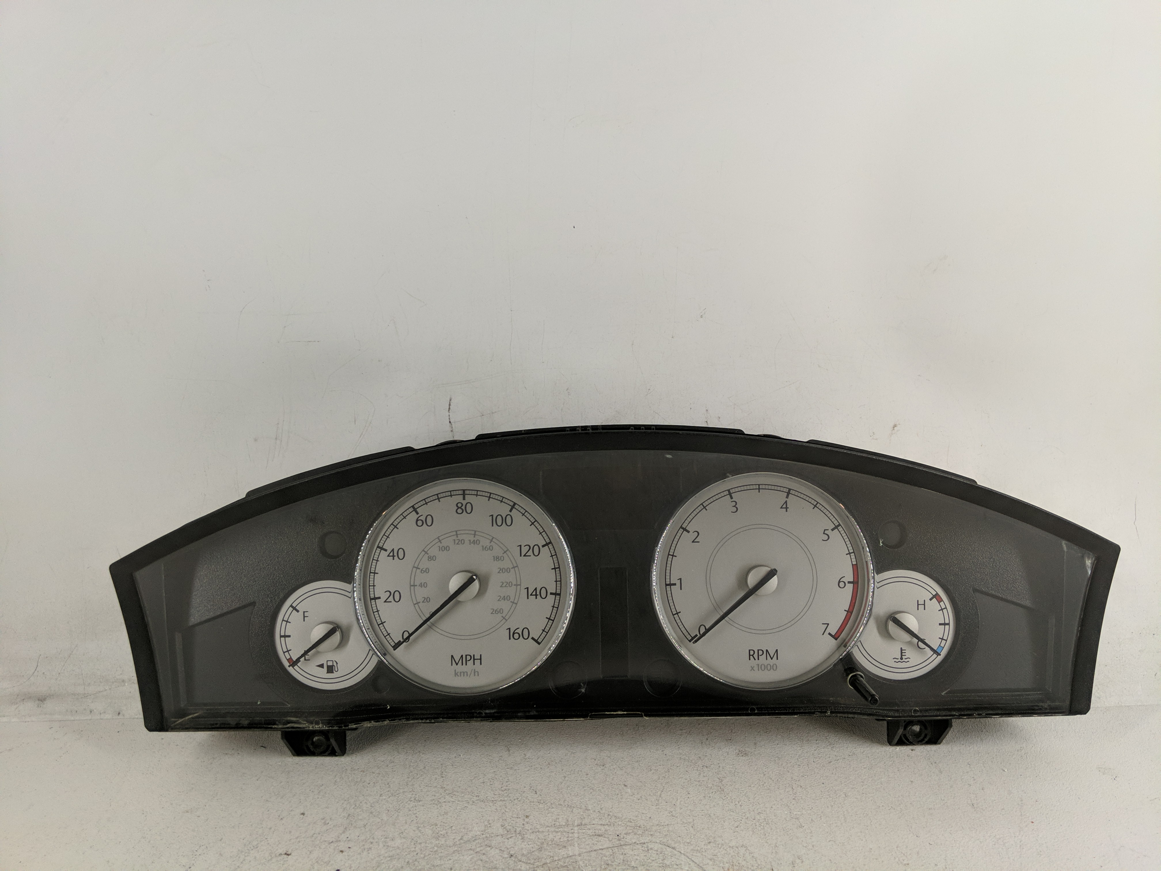 2006-2006 Chrysler 300 Speedometer Instrument Cluster Gauges 04836990aa 1211492 - Oemusedautoparts1.com