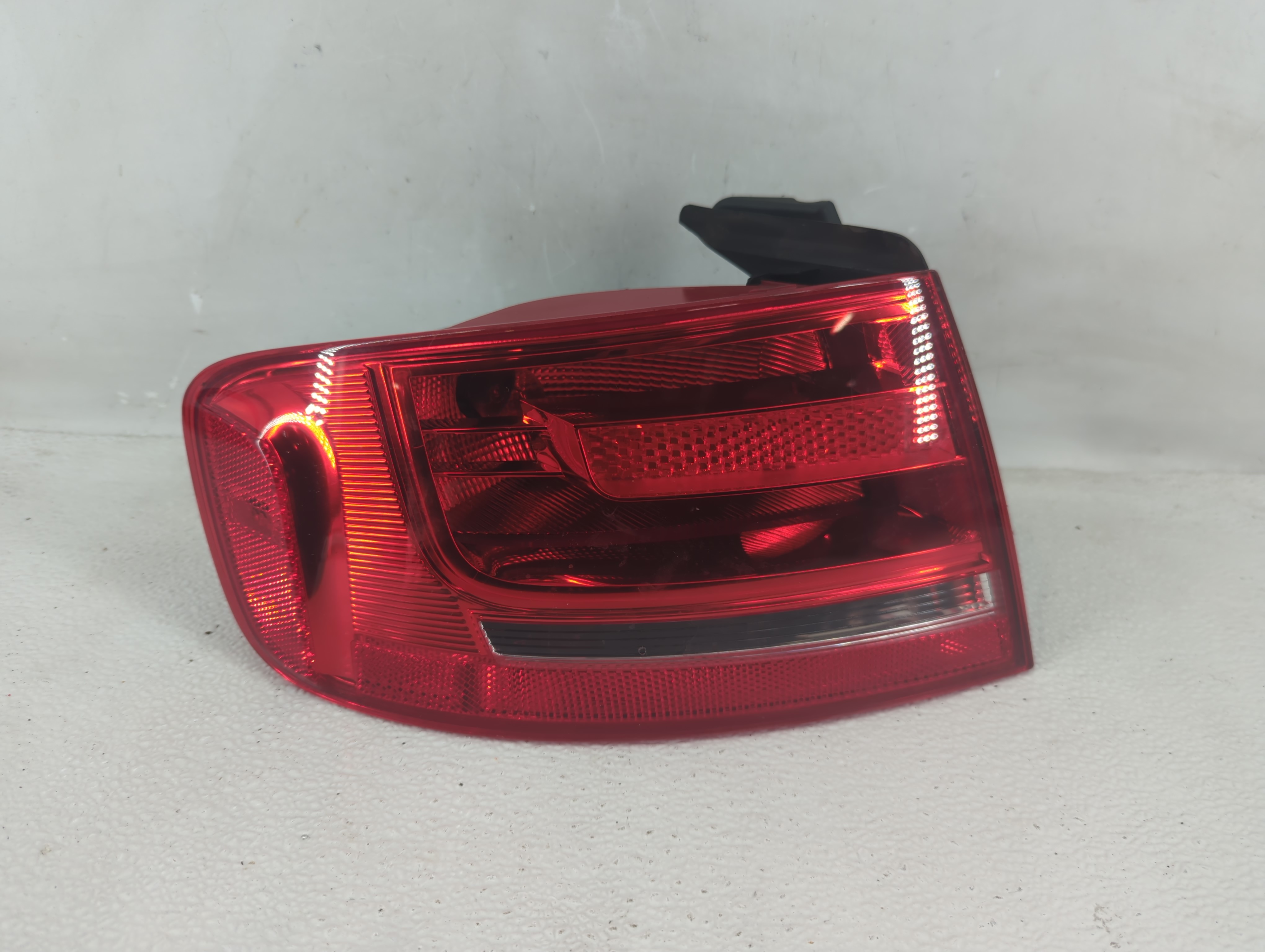 2009-2012 Audi A4 Driver Left Side Tail Light Taillight Oem 1211509 - Oemusedautoparts1.com