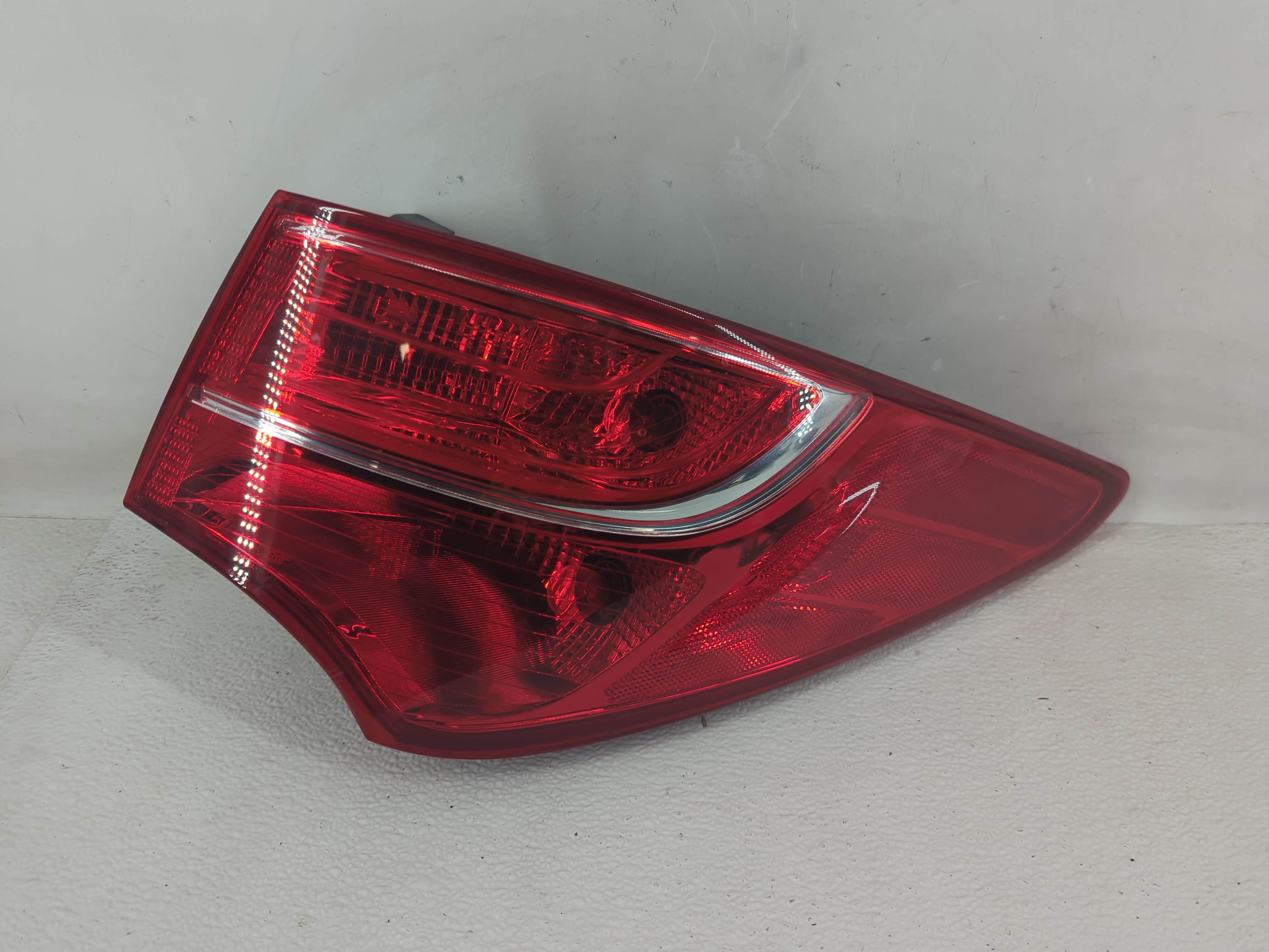 2013-2016 Hyundai Santa Fe Passenger Right Side Tail Light Taillight Oem 1211521 - Oemusedautoparts1.com