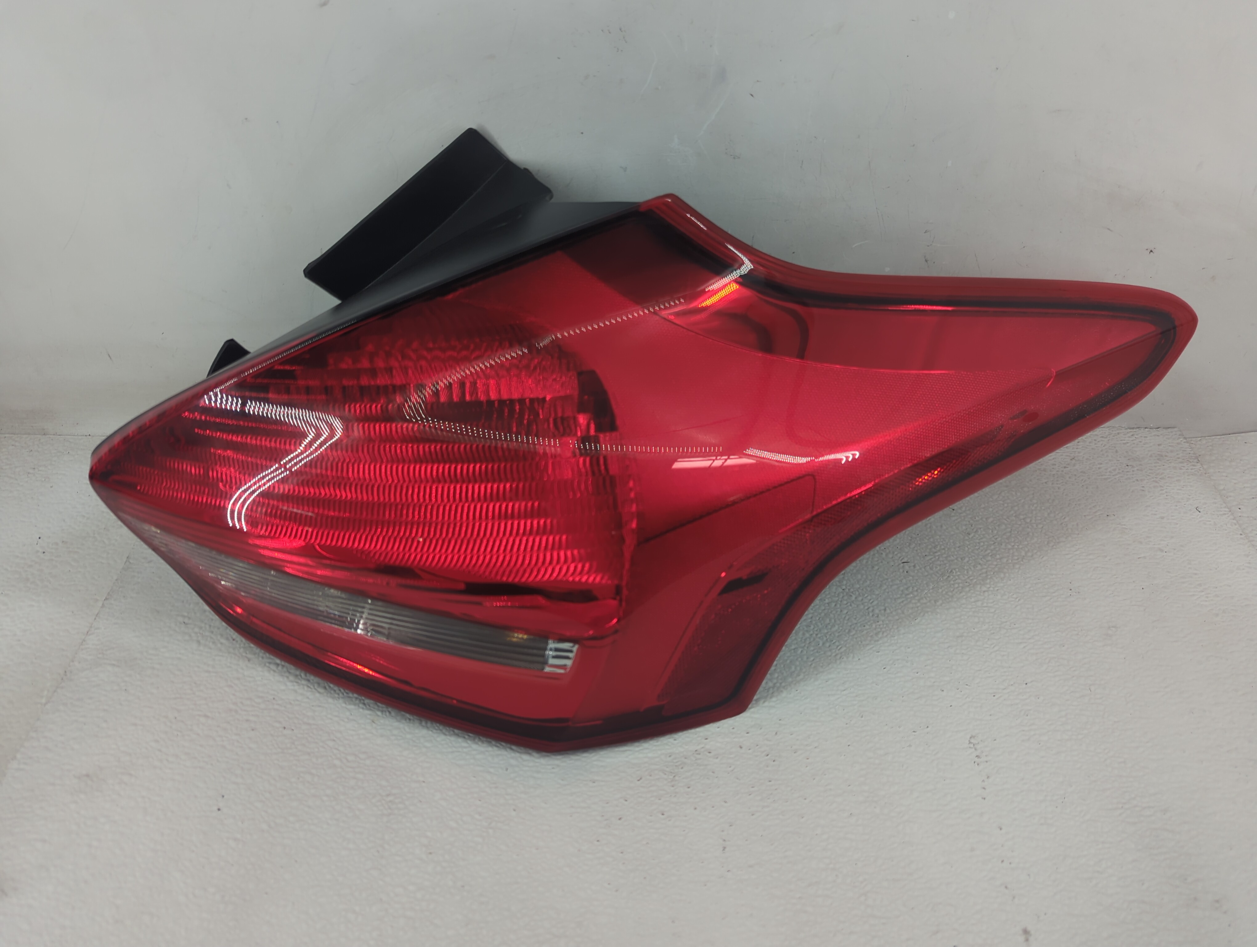 2015-2018 Ford Focus Passenger Right Side Tail Light Taillight Oem 1211525 - Oemusedautoparts1.com