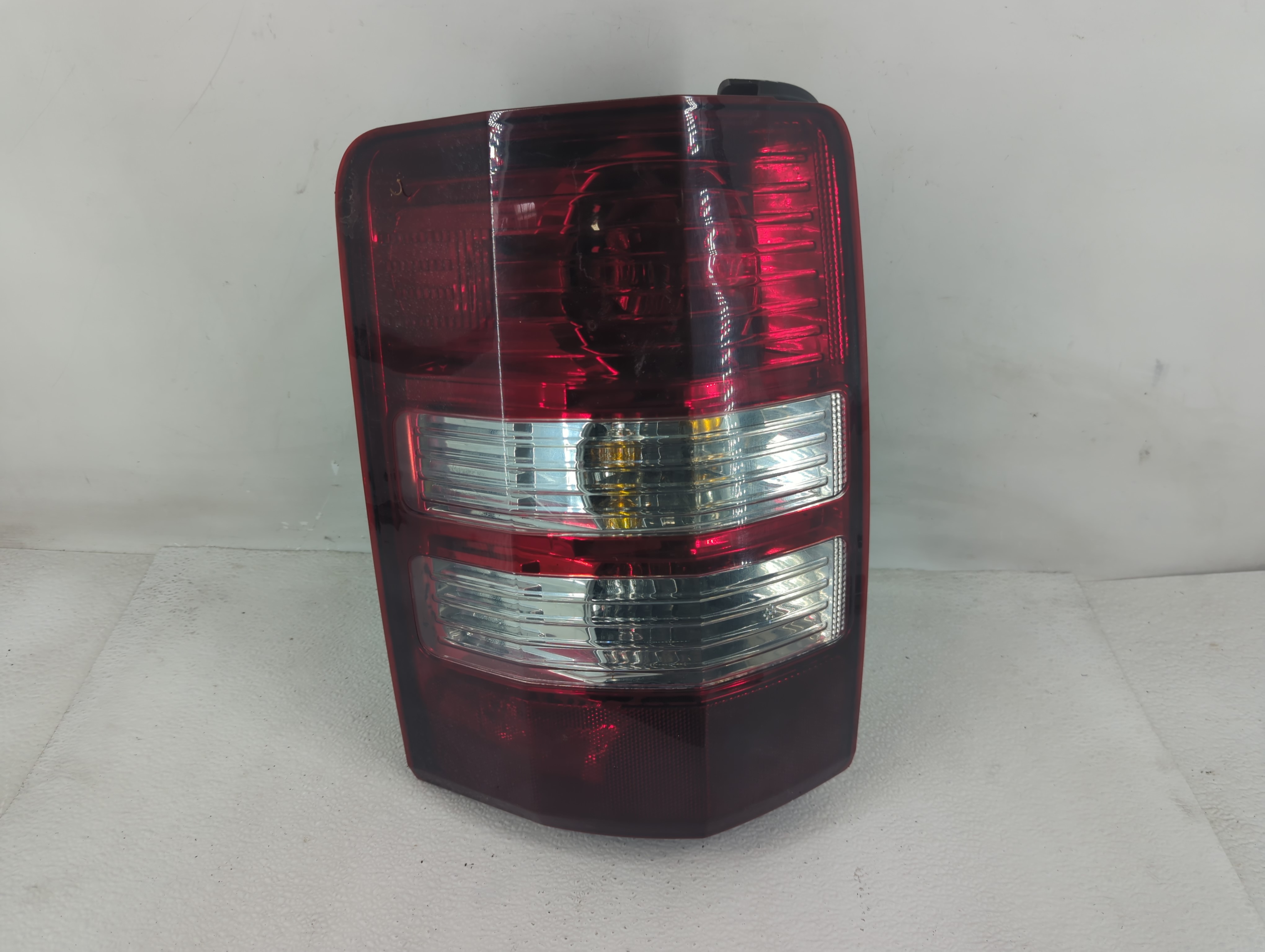 2008-2012 Jeep Liberty Driver Left Side Tail Light Taillight Oem 1211635 - Oemusedautoparts1.com