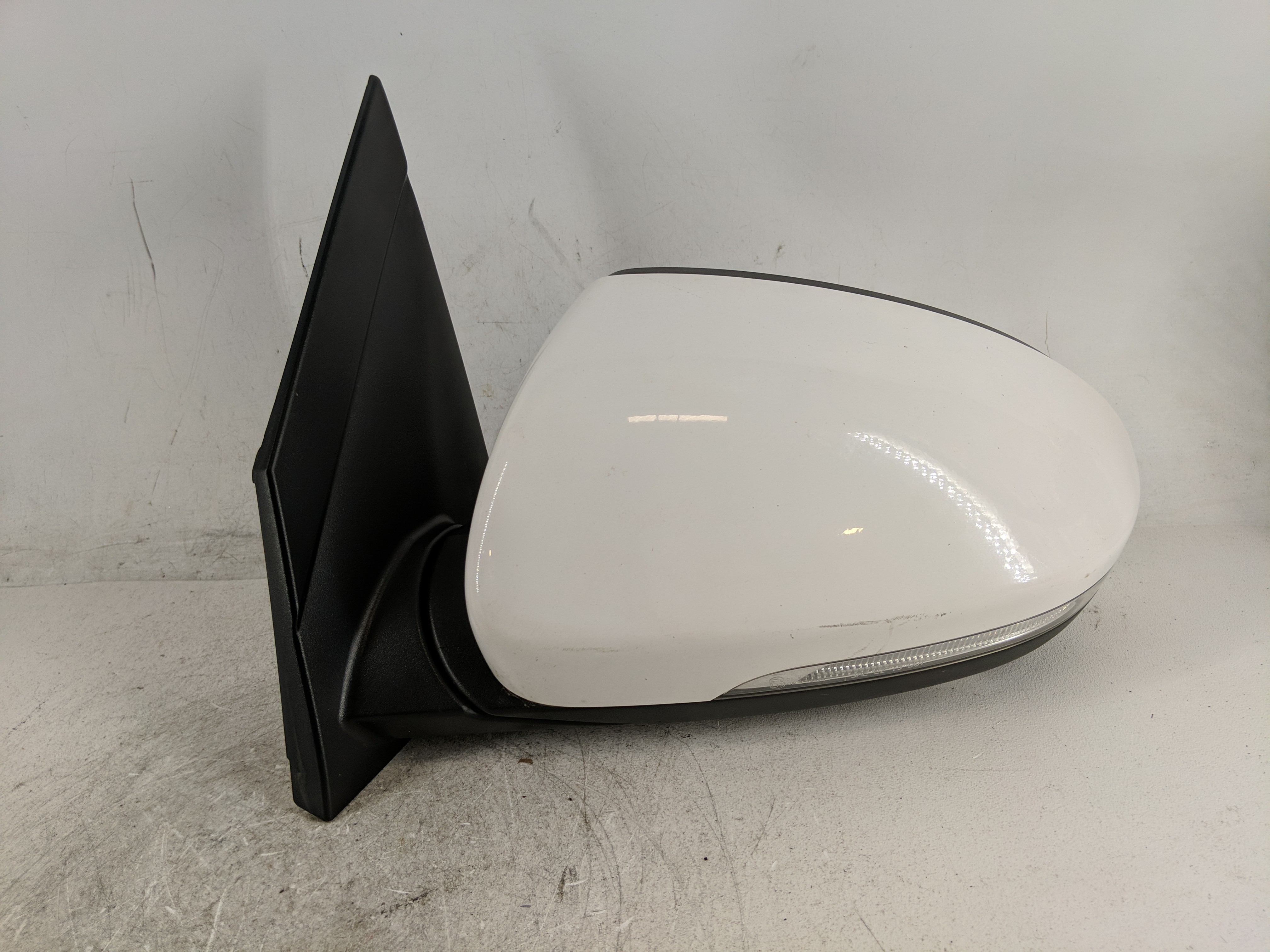 2016-2018 Hyundai Tucson Driver Left Side View Power Door Mirror White 1211656 - Oemusedautoparts1.com