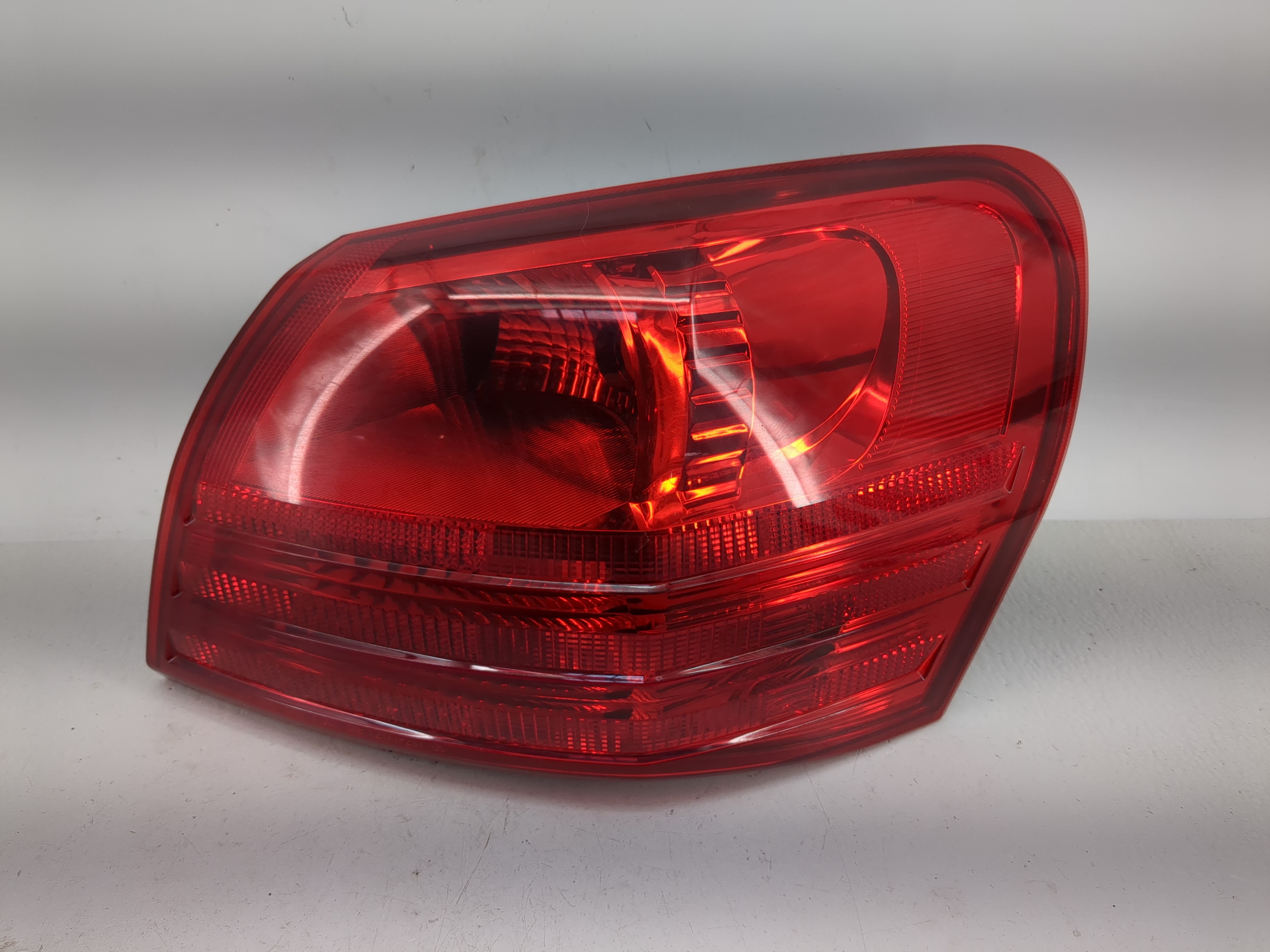 2008-2015 Nissan Rogue Driver Left Side Tail Light Taillight Oem 1211857 - Oemusedautoparts1.com