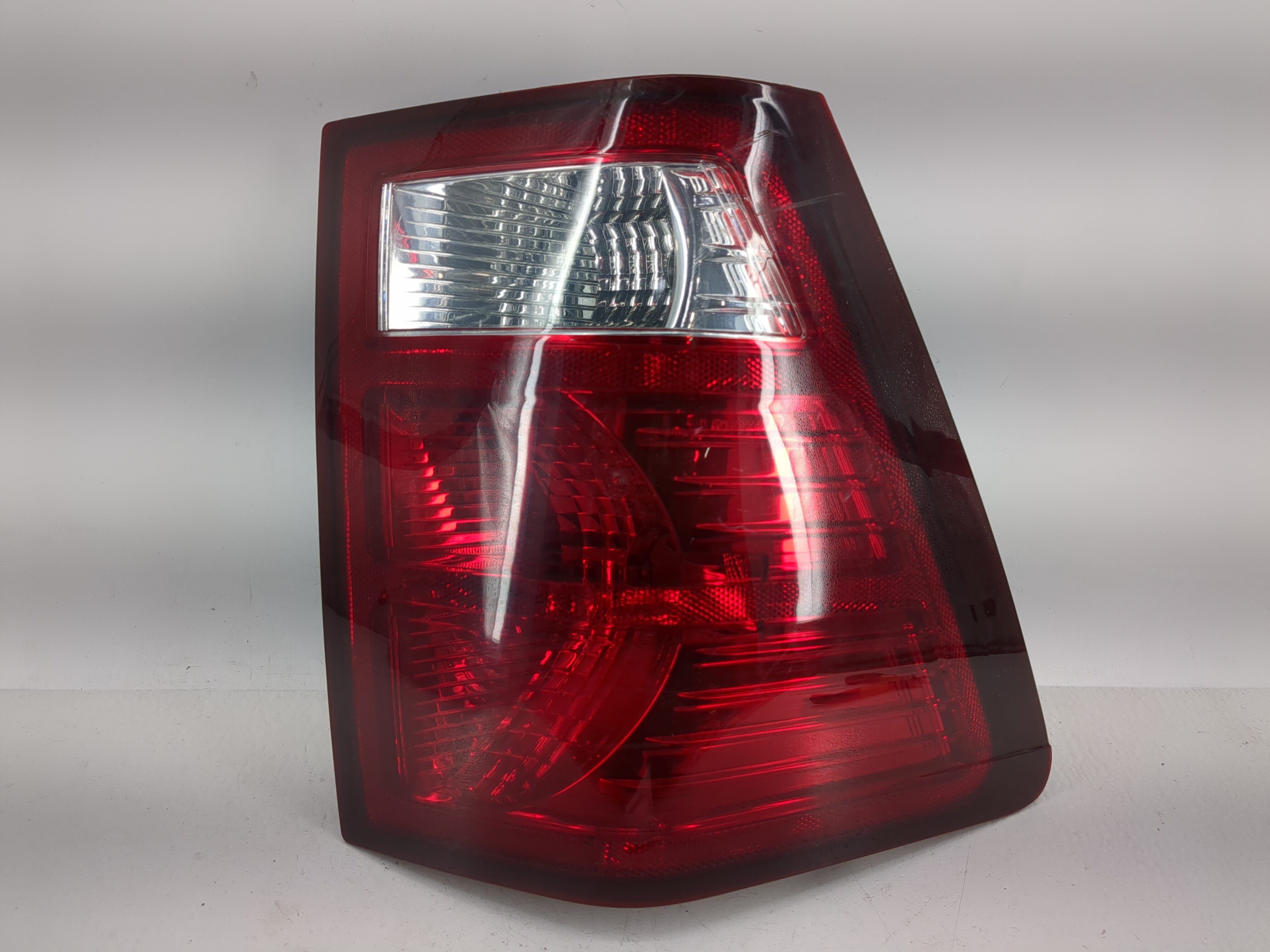 2007-2010 Jeep Grand Cherokee Driver Left Side Tail Light Taillight Oem 1211858 - Oemusedautoparts1.com