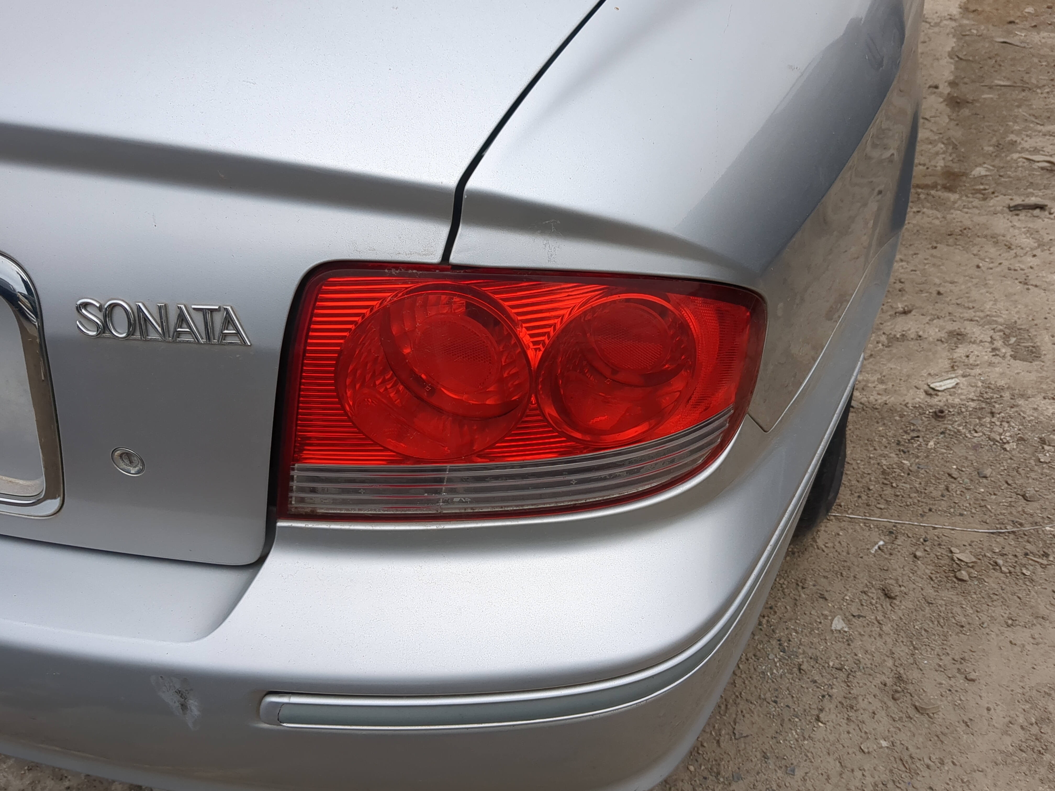 2002-2005 Hyundai Sonata Passenger Right Side Tail Light Taillight Oem 1211873 - Oemusedautoparts1.com