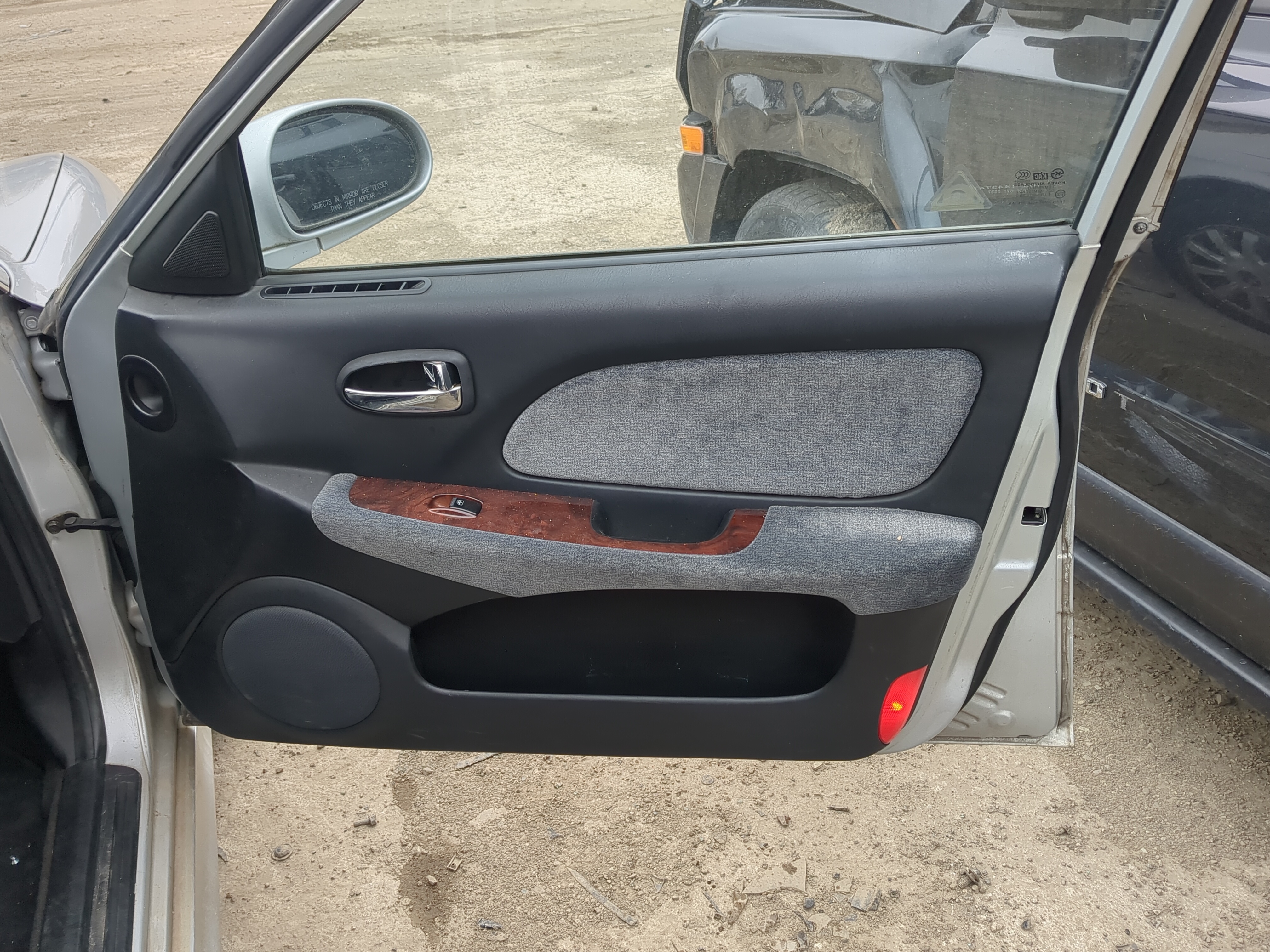 2004 Hyundai Sonata Front Right Passenger Interior Door Panel Trim 1211976 - Oemusedautoparts1.com