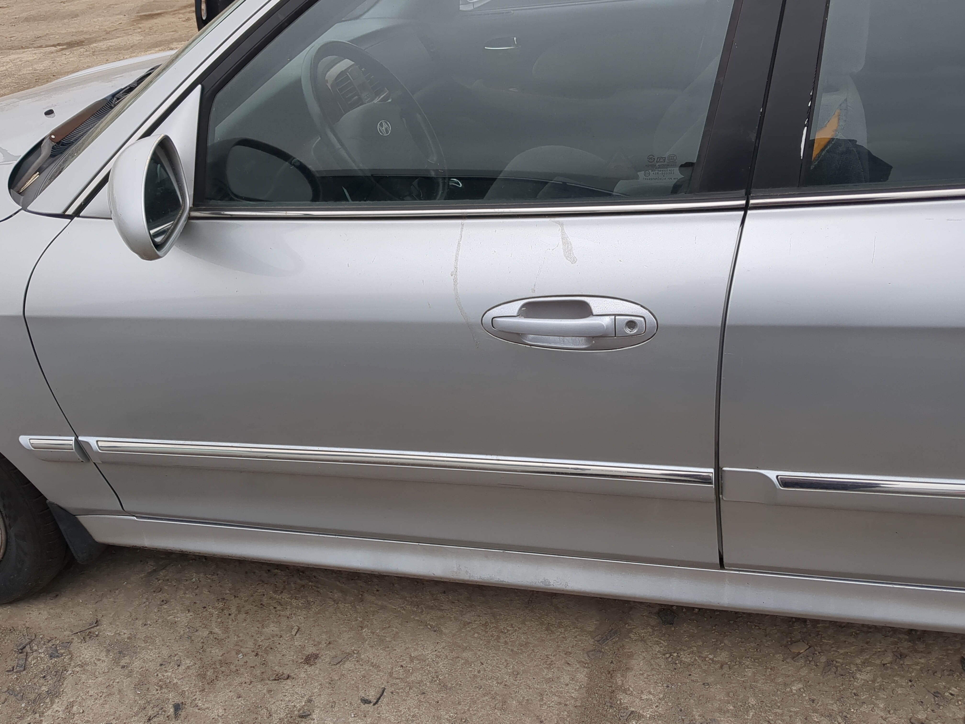 2002-2005 Hyundai Sonata Driver Front Door Oem 1212024 - Oemusedautoparts1.com