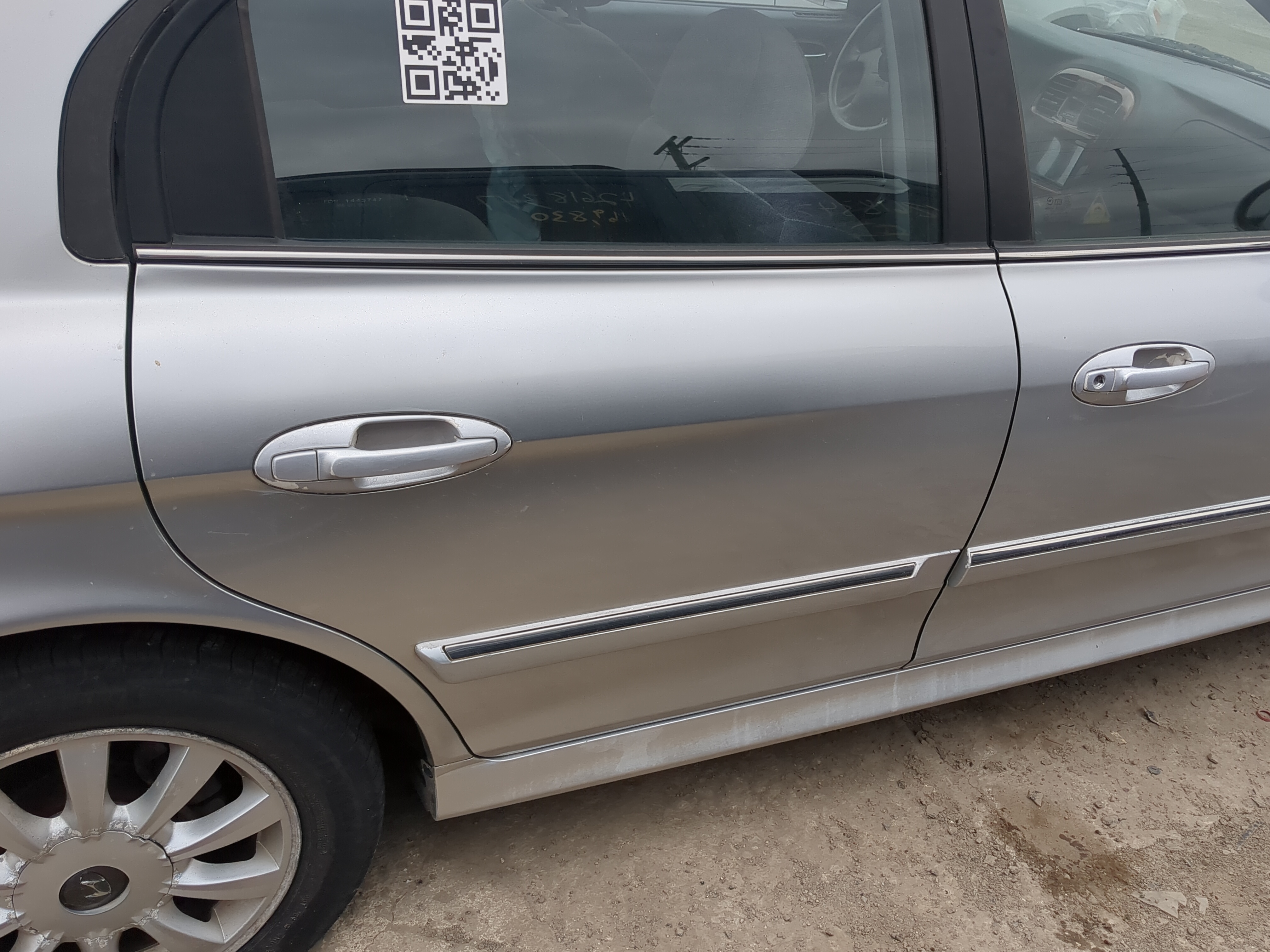 2002-2005 Hyundai Sonata Passenger Rear Door Oem 1212027 - Oemusedautoparts1.com