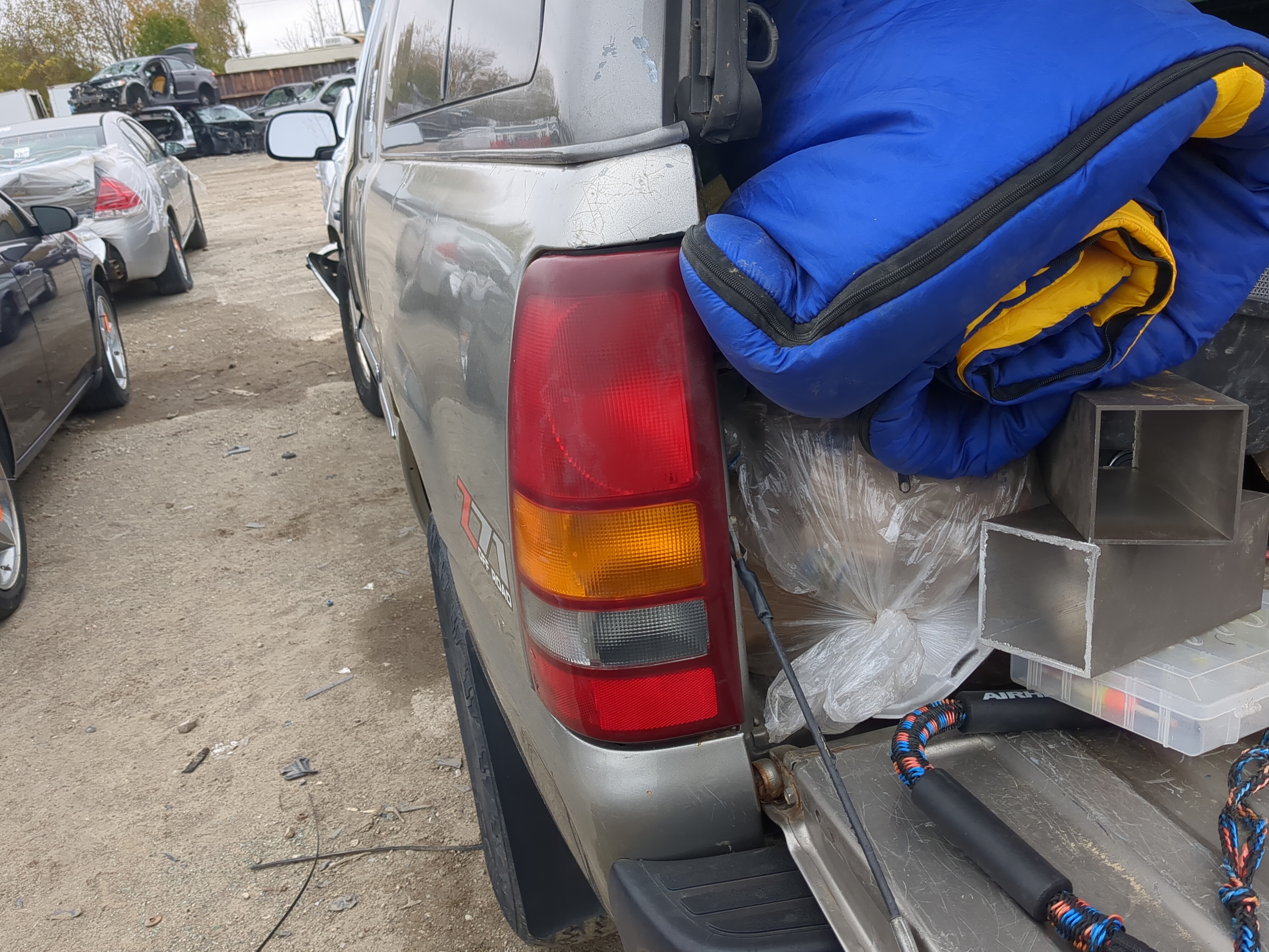 1999-2003 Gmc Sierra 1500 Driver Left Side Tail Light Taillight Oem 1212102 - Oemusedautoparts1.com