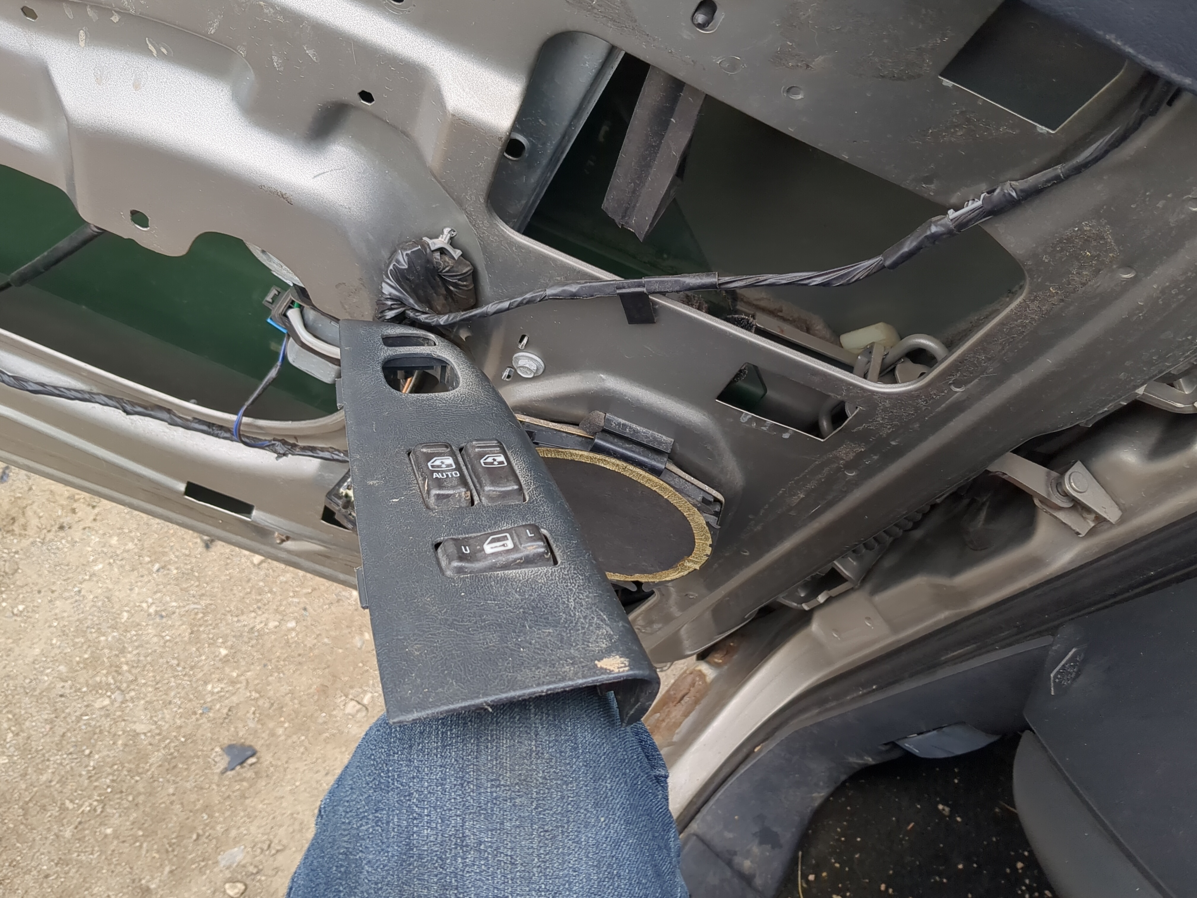 2000-2002 Gmc Sierra 1500 Driver Left Door Master Power Window Switch 1212117 - Oemusedautoparts1.com
