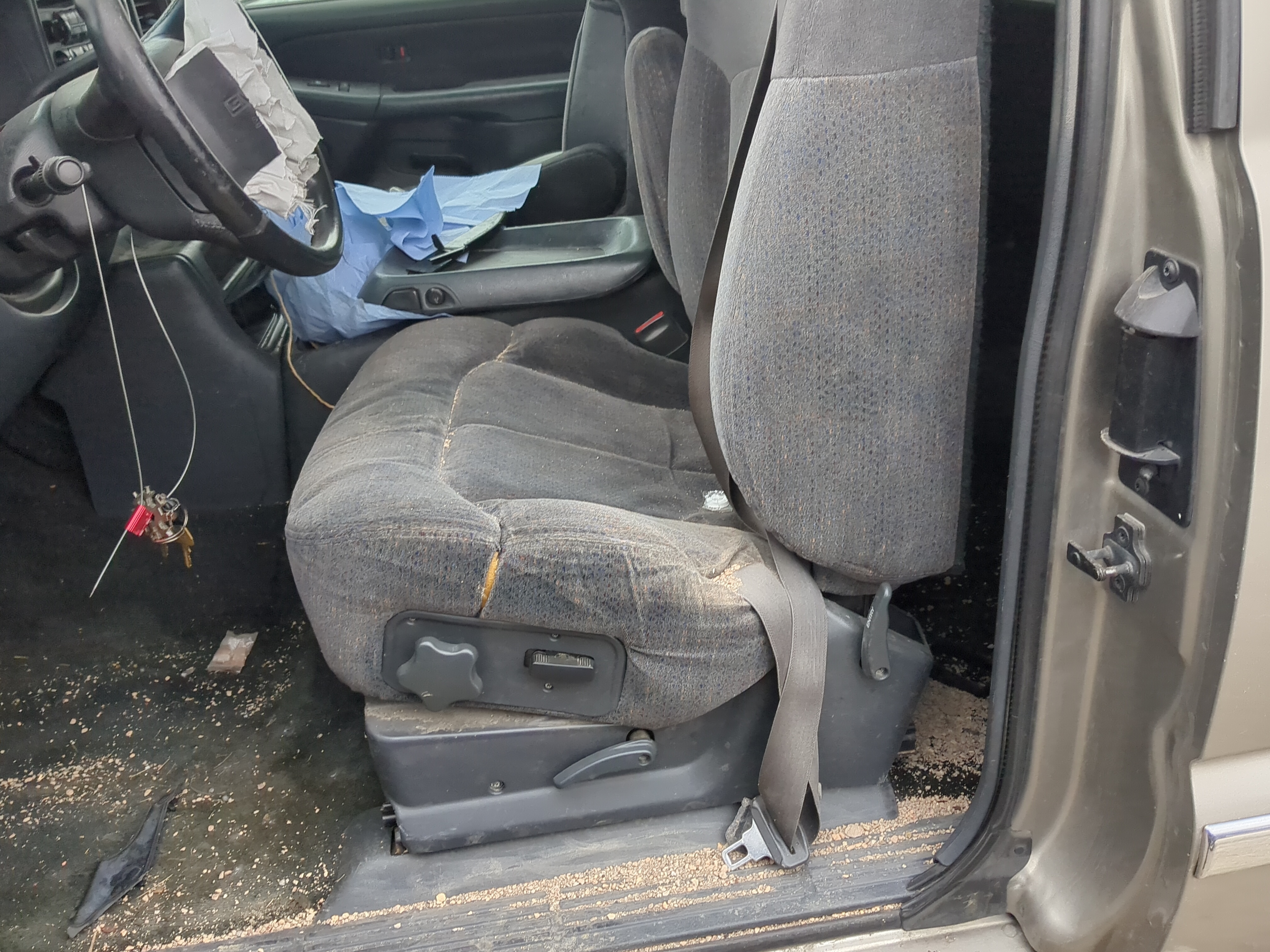 2001 Gmc Sierra 1500 Driver Front Seat Oem 1212136 - Oemusedautoparts1.com
