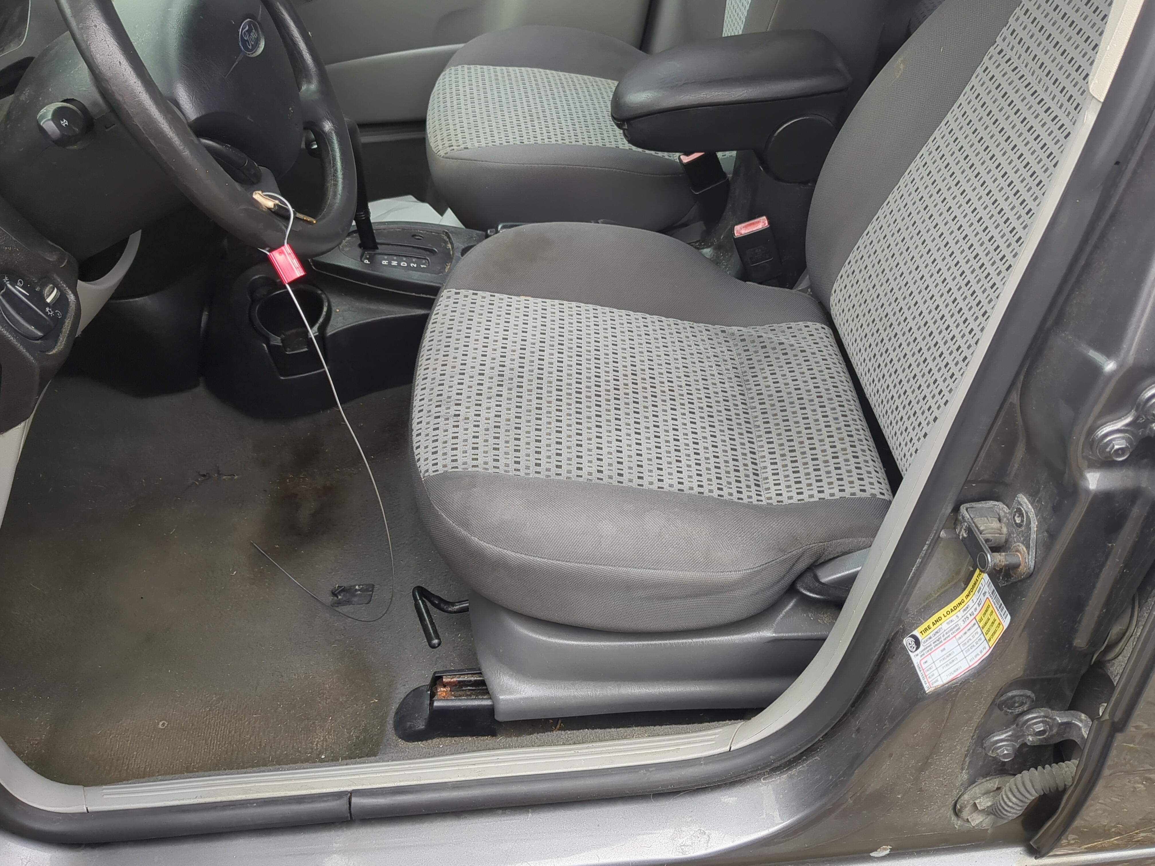 2006-2007 Ford Focus Driver Front Seat Oem 1212248 - Oemusedautoparts1.com