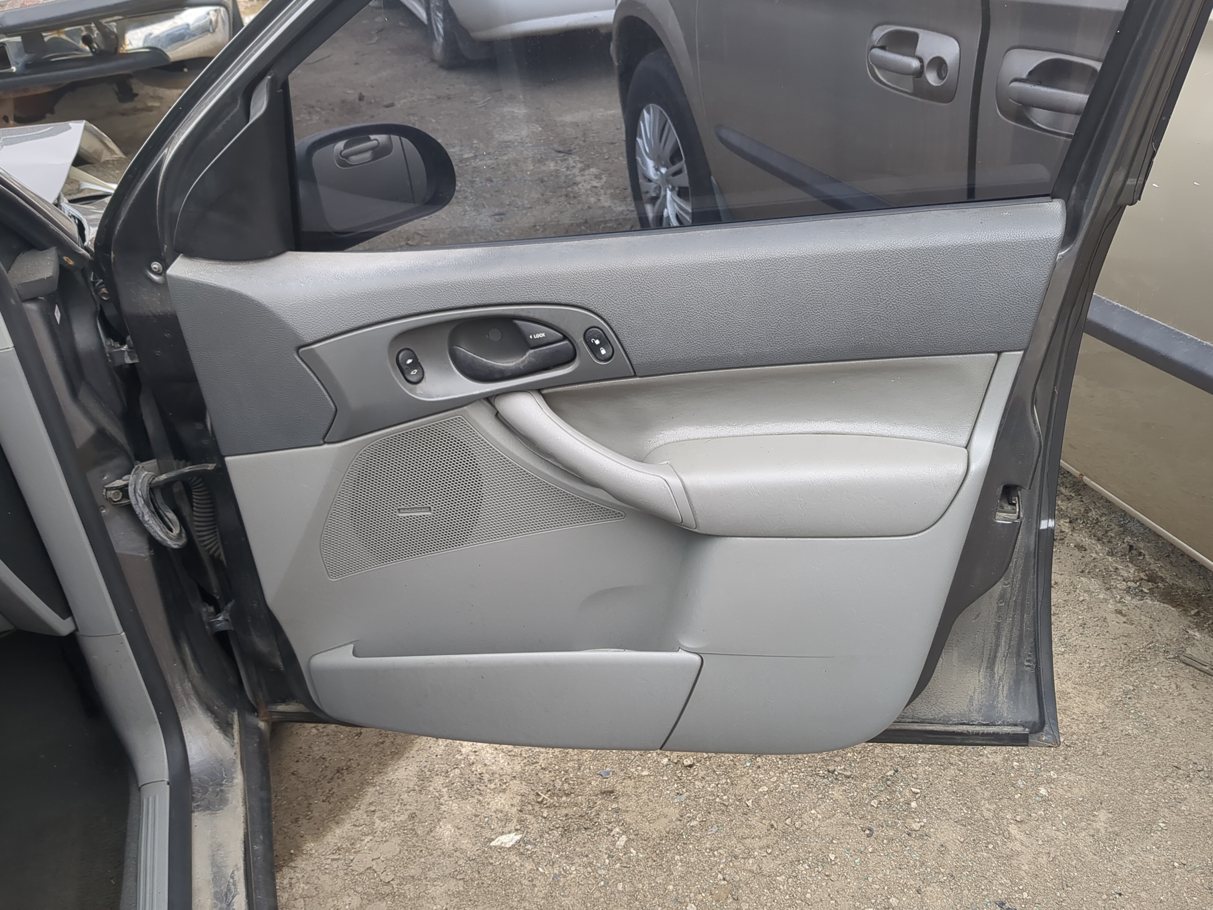 Picture of 2006 Ford Focus Front Right Passenger Interior Door Panel Trim 1212265