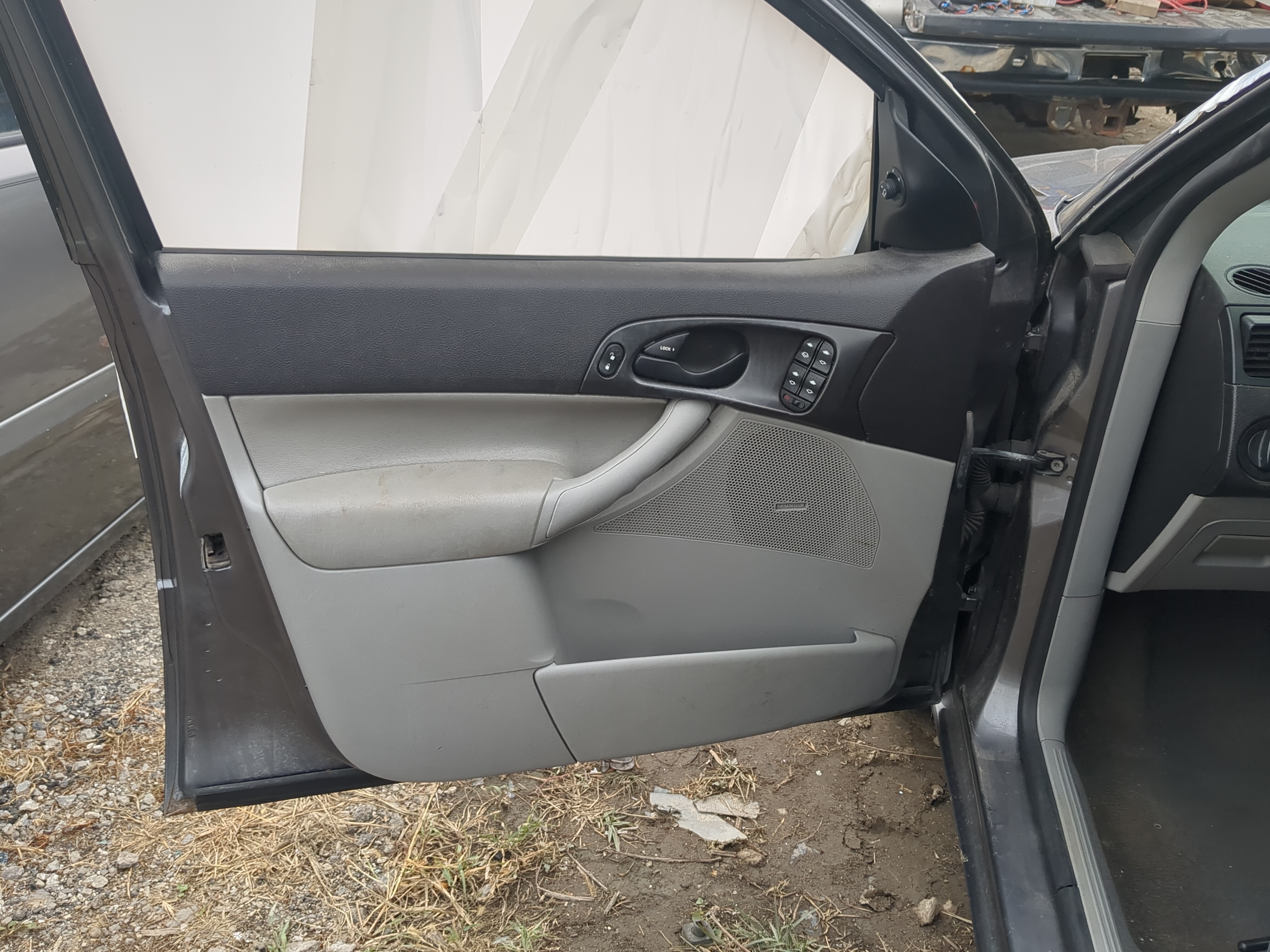 Picture of 2006 Ford Focus Front Left Driver Interior Door Panel Trim 1212275