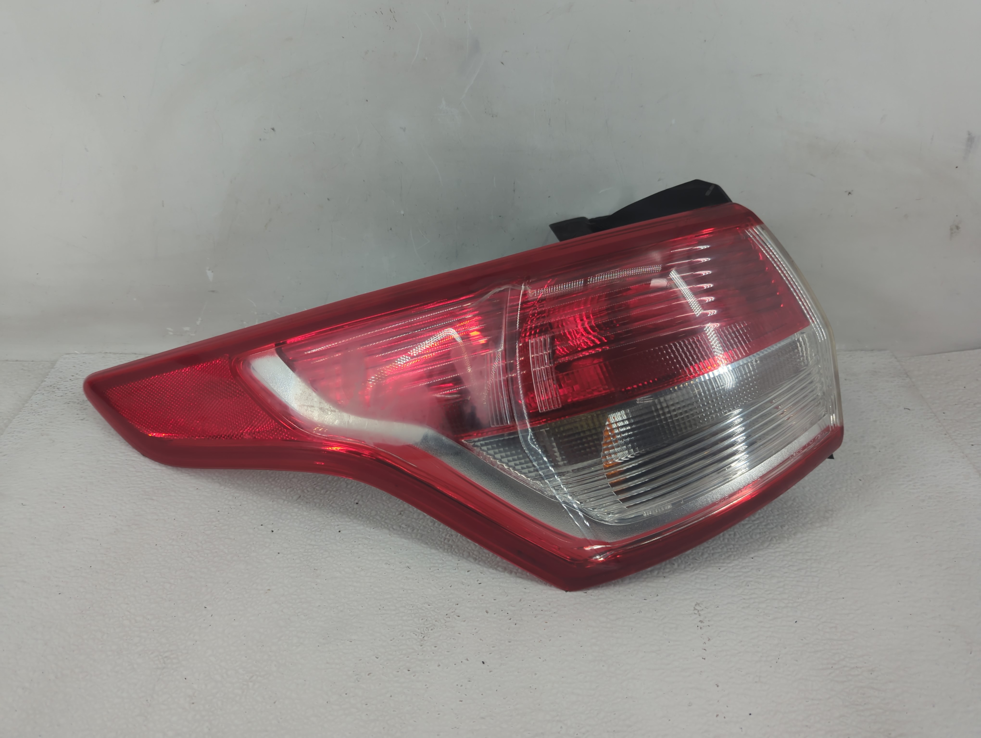 2013-2016 Ford Escape Driver Left Side Tail Light Taillight Oem 1212492 - Oemusedautoparts1.com