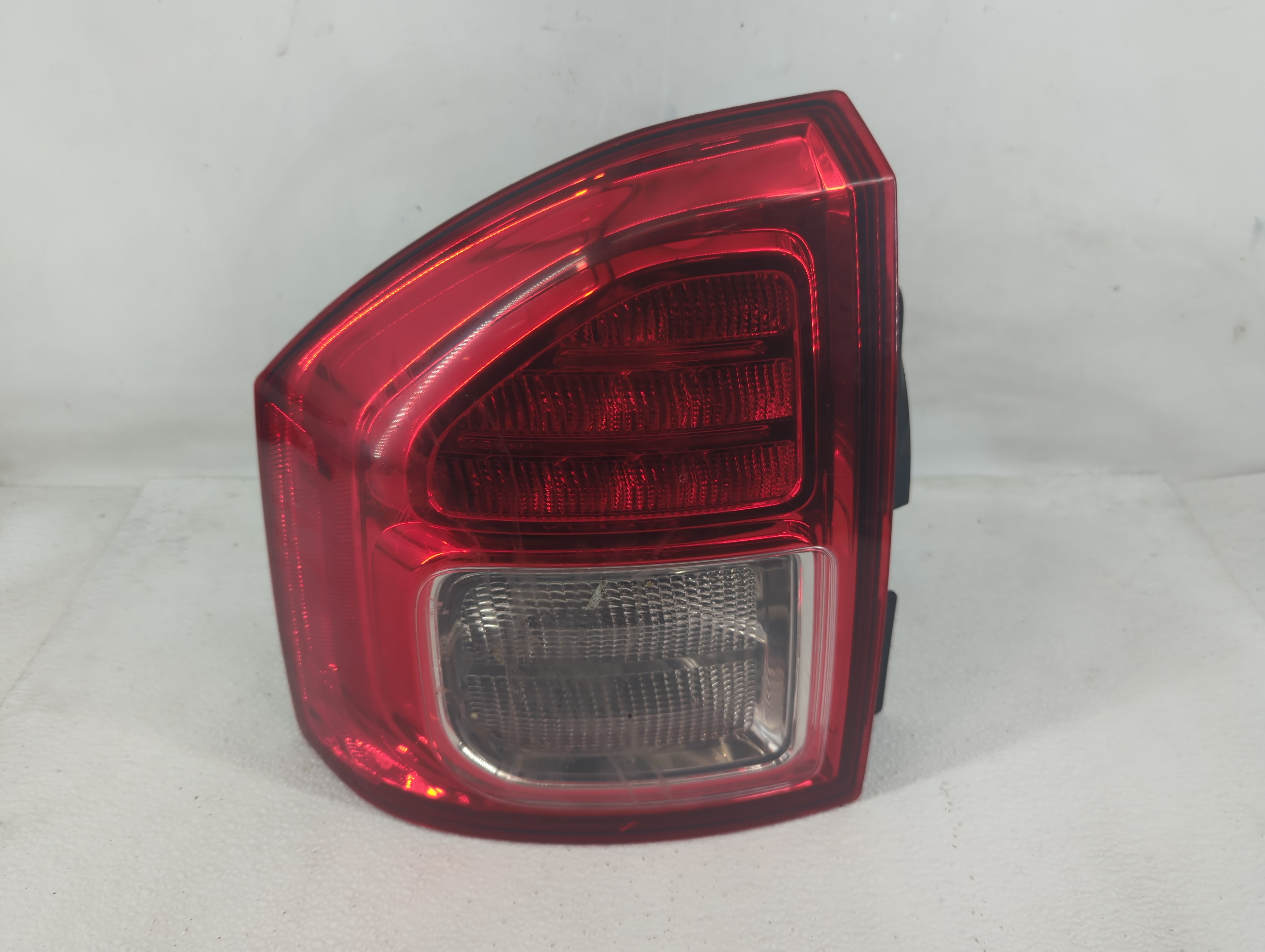 2011-2013 Jeep Compass Driver Left Side Tail Light Taillight Oem 1212503 - Oemusedautoparts1.com