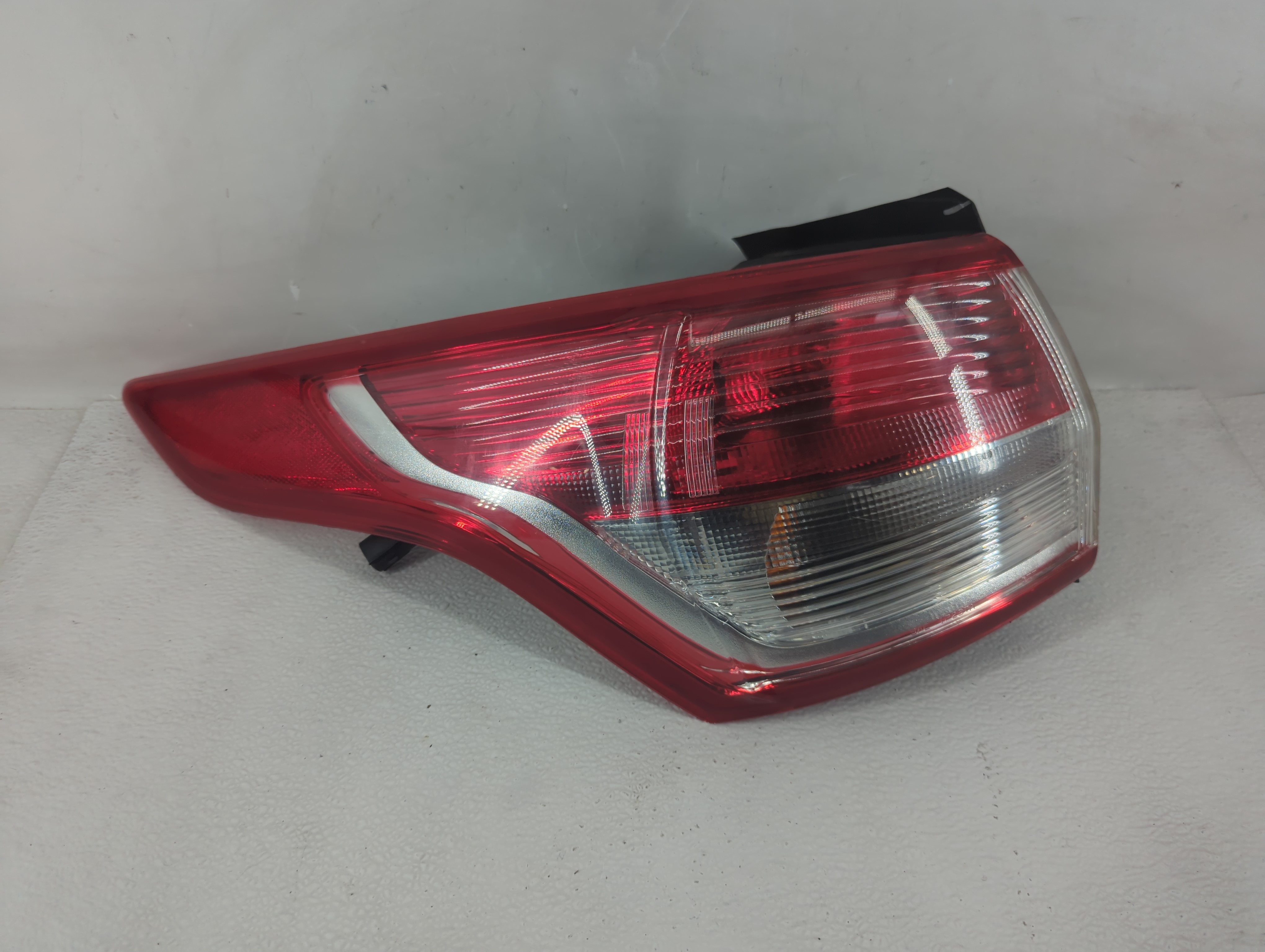 2013-2016 Ford Escape Driver Left Side Tail Light Taillight Oem 1212532 - Oemusedautoparts1.com