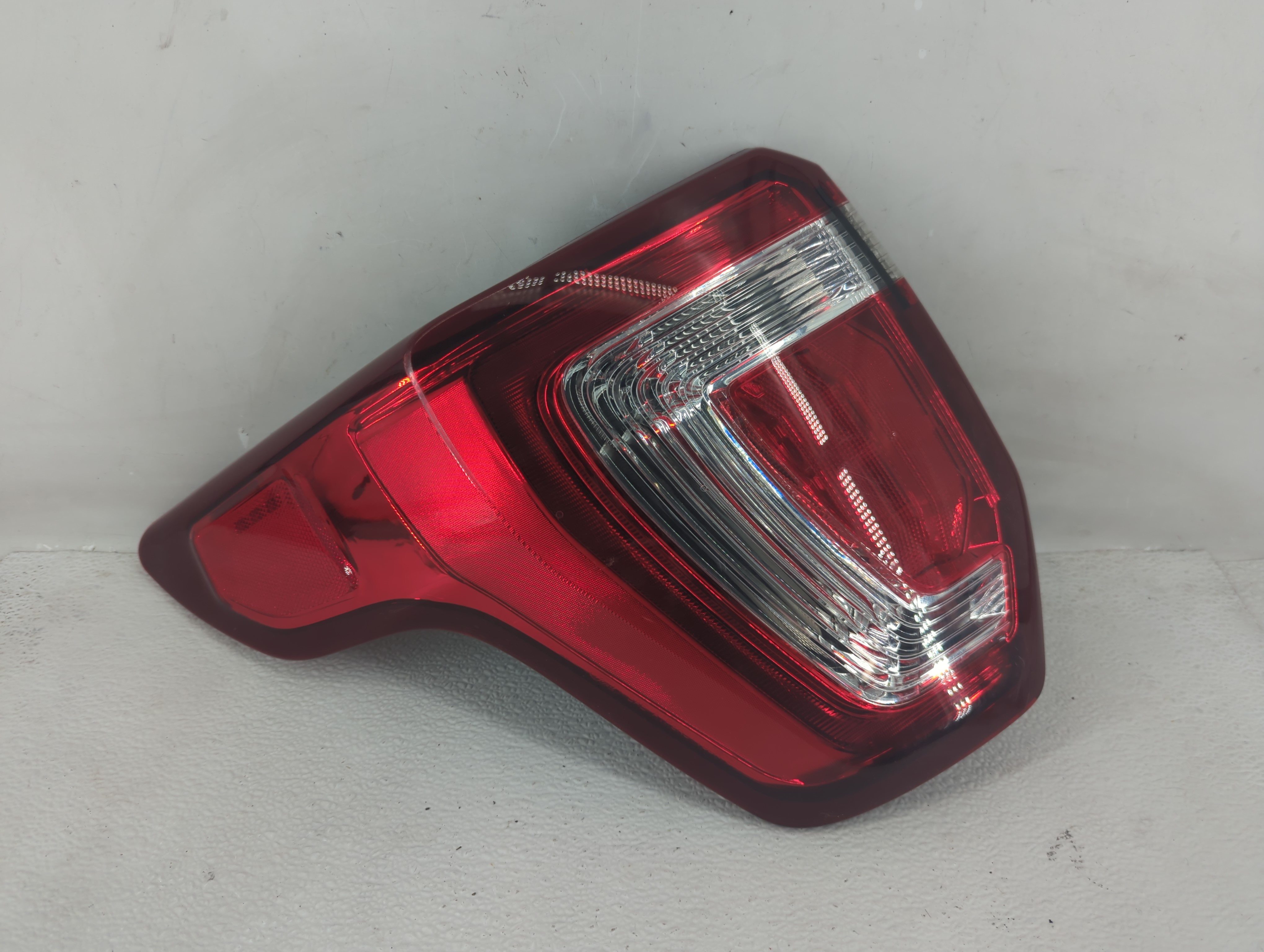 2016 Ford Explorer Driver Left Side Tail Light Taillight Oem 1212538 - Oemusedautoparts1.com