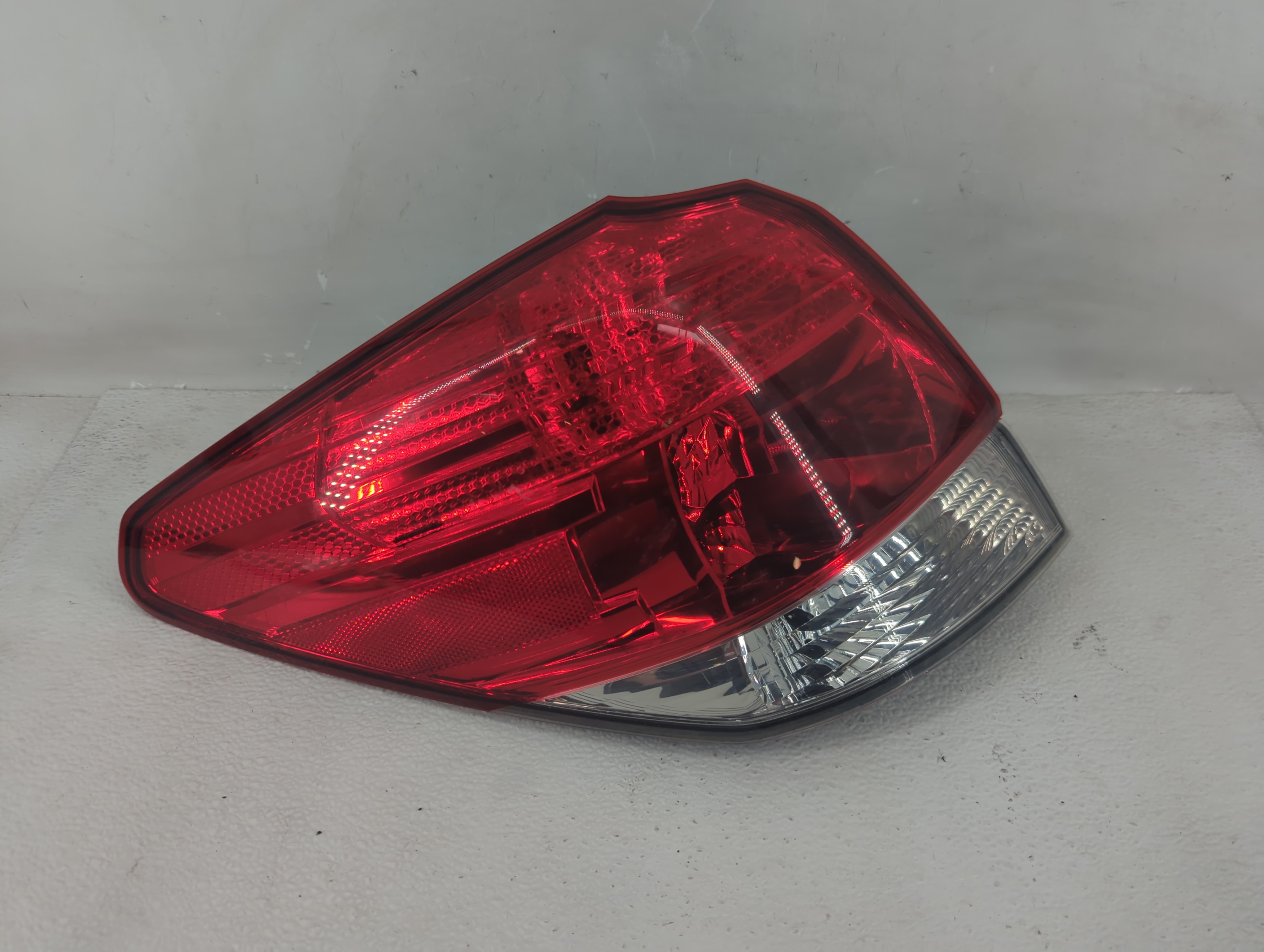 2010-2013 Subaru Legacy Driver Left Side Tail Light Taillight Oem 1212539 - Oemusedautoparts1.com